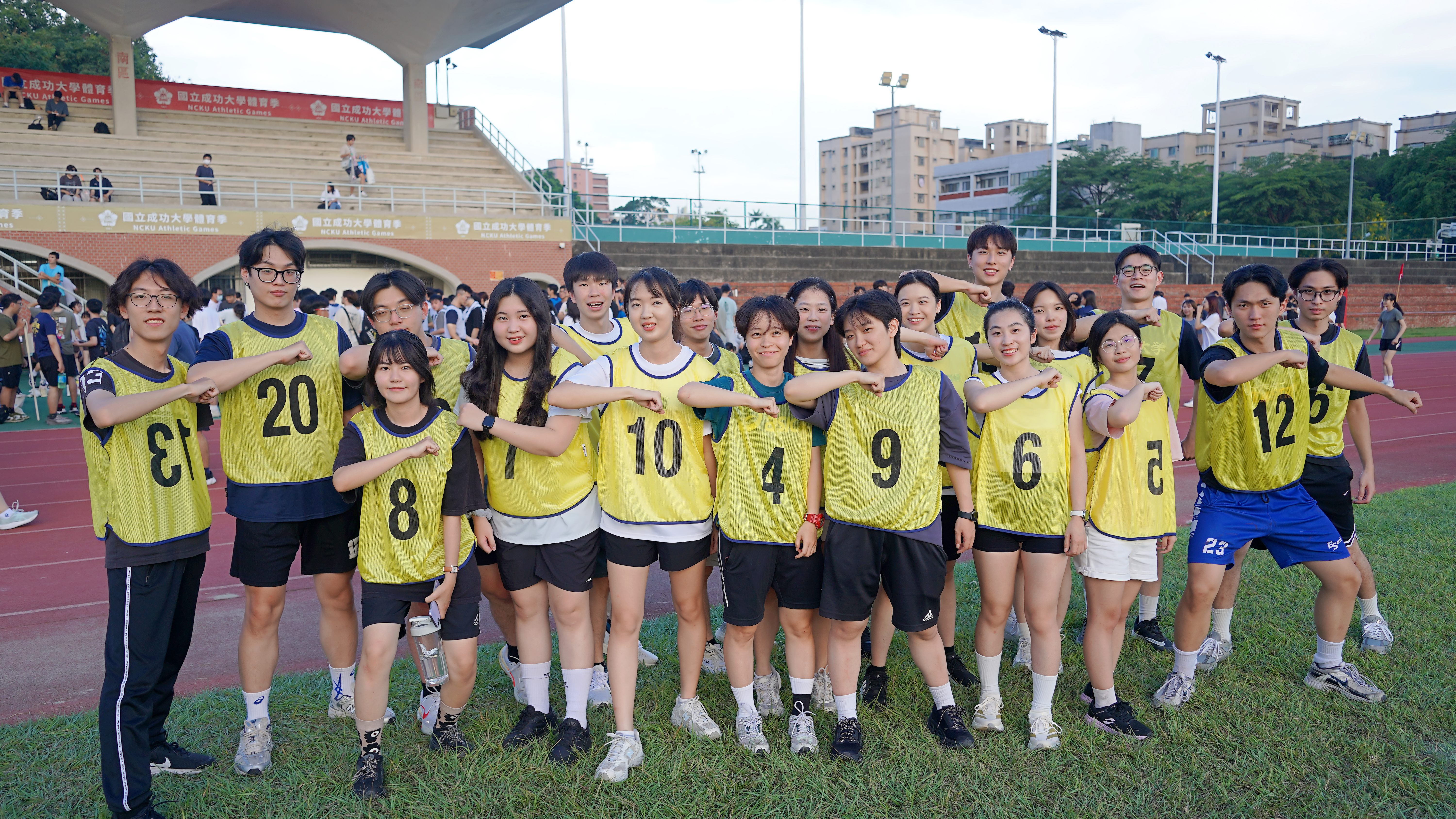 NCKU Mixed Relay Race entered its fourth day of preliminaries, participating teams showcased outstanding teamwork and youthful energy.