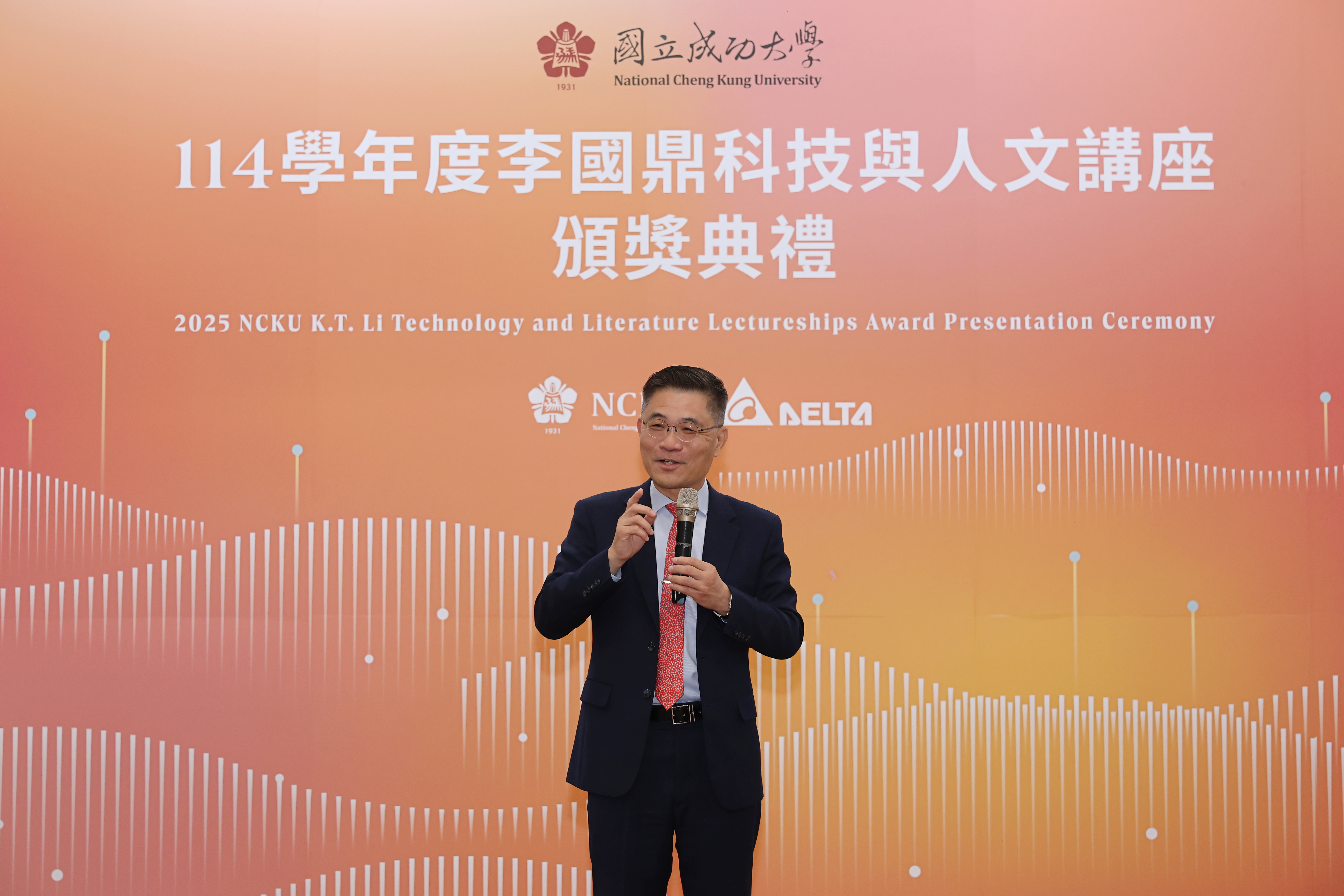 沈孟儒校長致詞感謝台達電子創辦人鄭崇華學長對母校的厚愛與感情