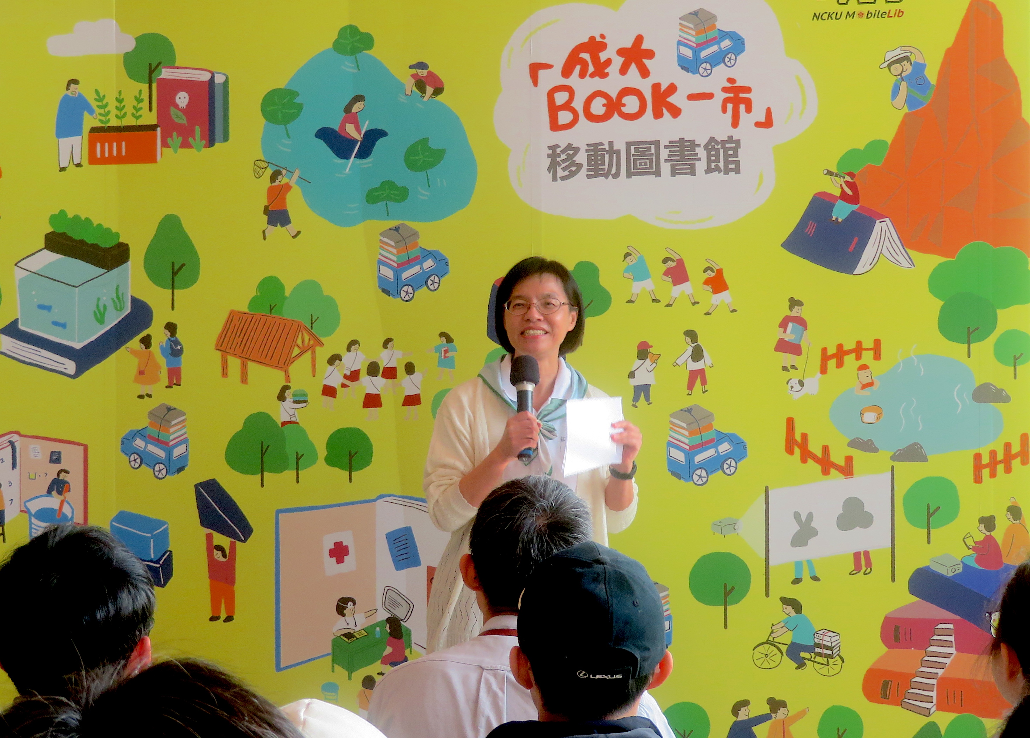 02 圖書館館長傅子芳強調,成果展並非課程的結束,而是同學成長的延續。