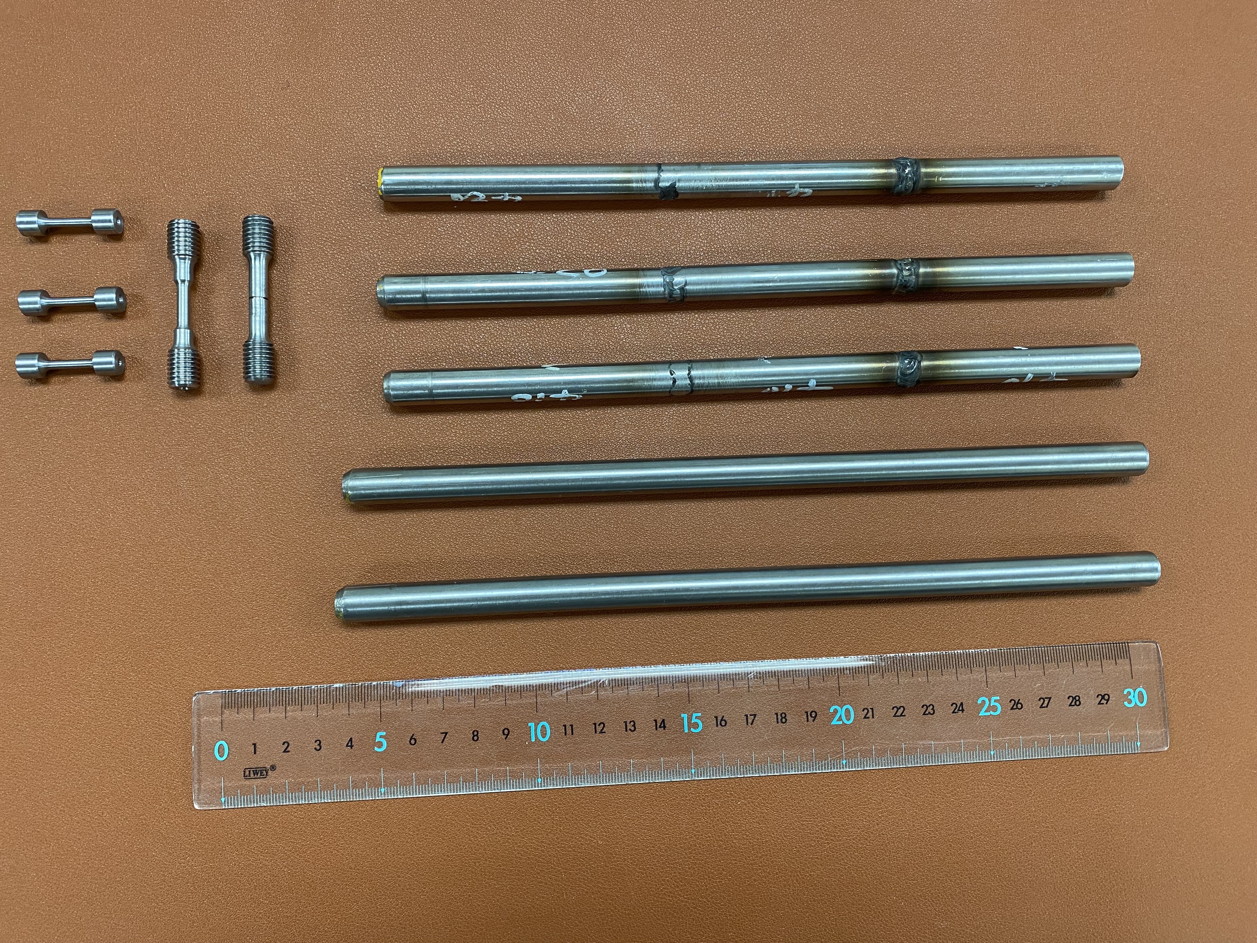 成大材料系特聘教授洪飛義團隊研發出能耐氫穿隧的「不氫鋼」416B，同時還有耐氫的銲接材料420L