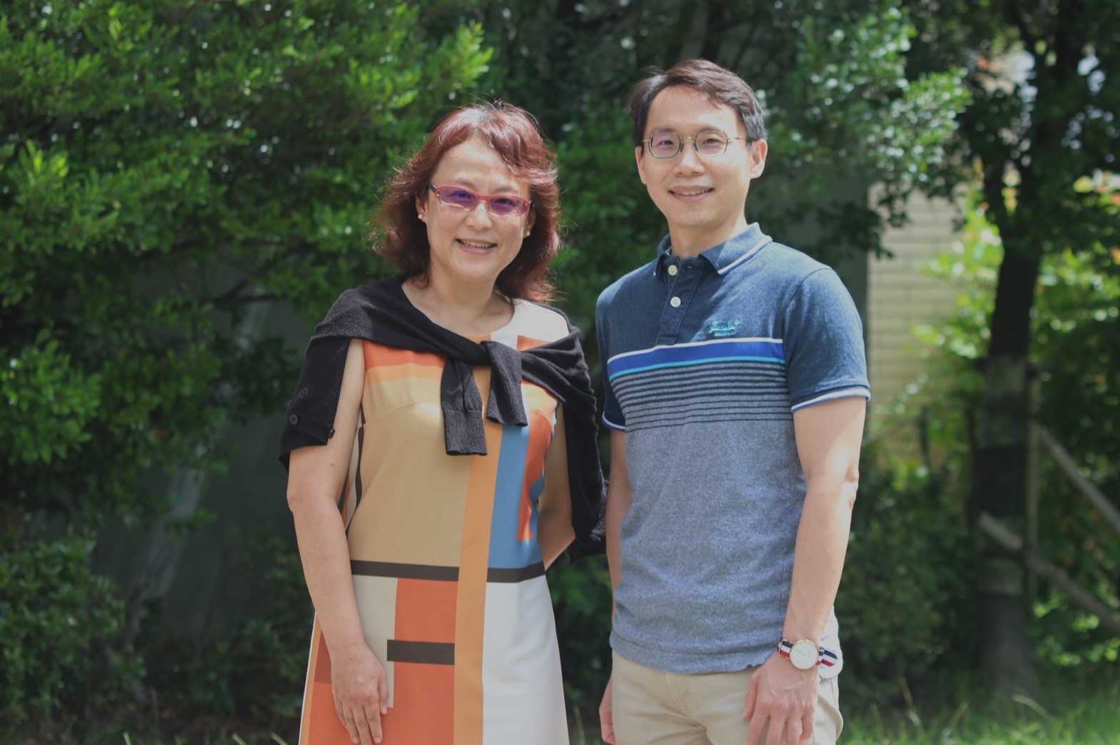成大基因體醫學中心主任孫孝芳(左),與助理主任湯硯安。成大新聞中心提供