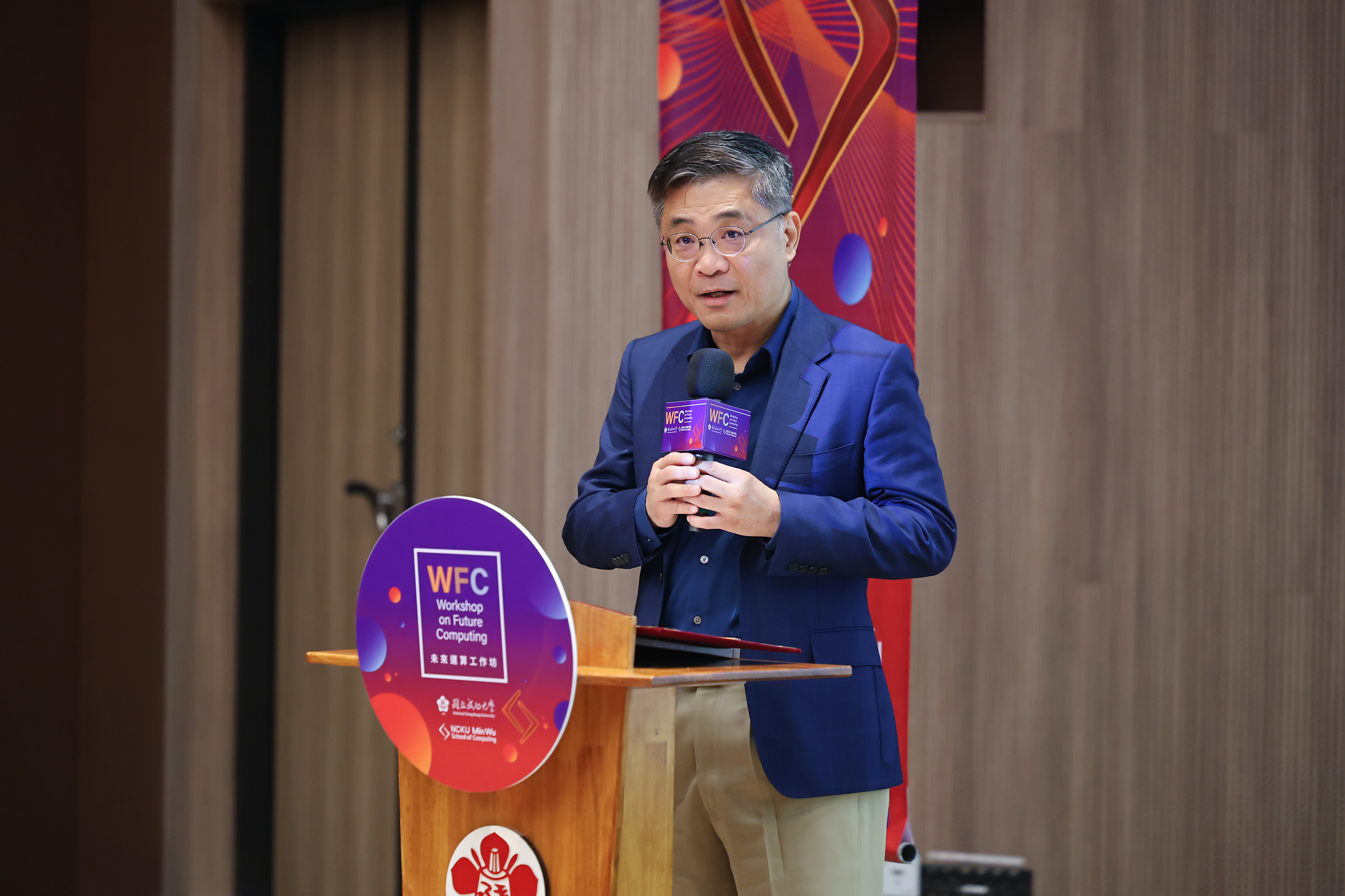 成大沈孟儒校長強調，AI 與機器人不僅是技術，它們正在改變我們生活、工作以及彼此照護的方式。成功大學一直致力於推動 AI 驅動的生醫創新、機器人技術以及智慧醫療系統，將技術與現實世界的臨床和社會需求相結合