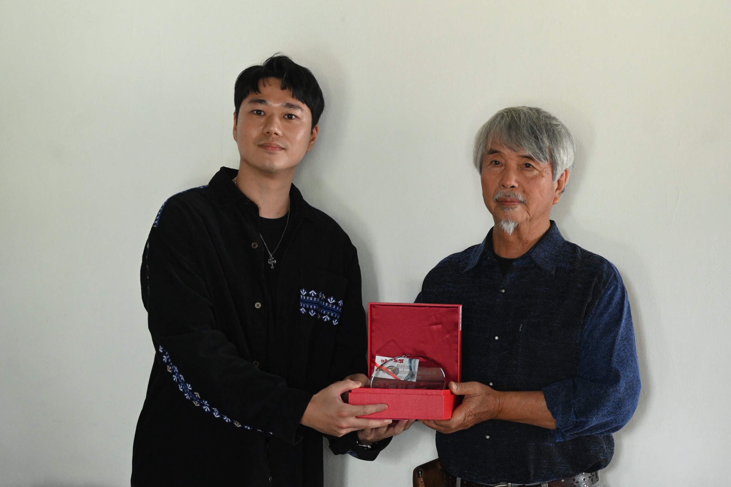 圖二就讀台南藝術大學藝術創作理論研究所博士班的藝術家廖昭豪致詞時提到,希望能在創作中,找到更多樂趣有更多的創作
