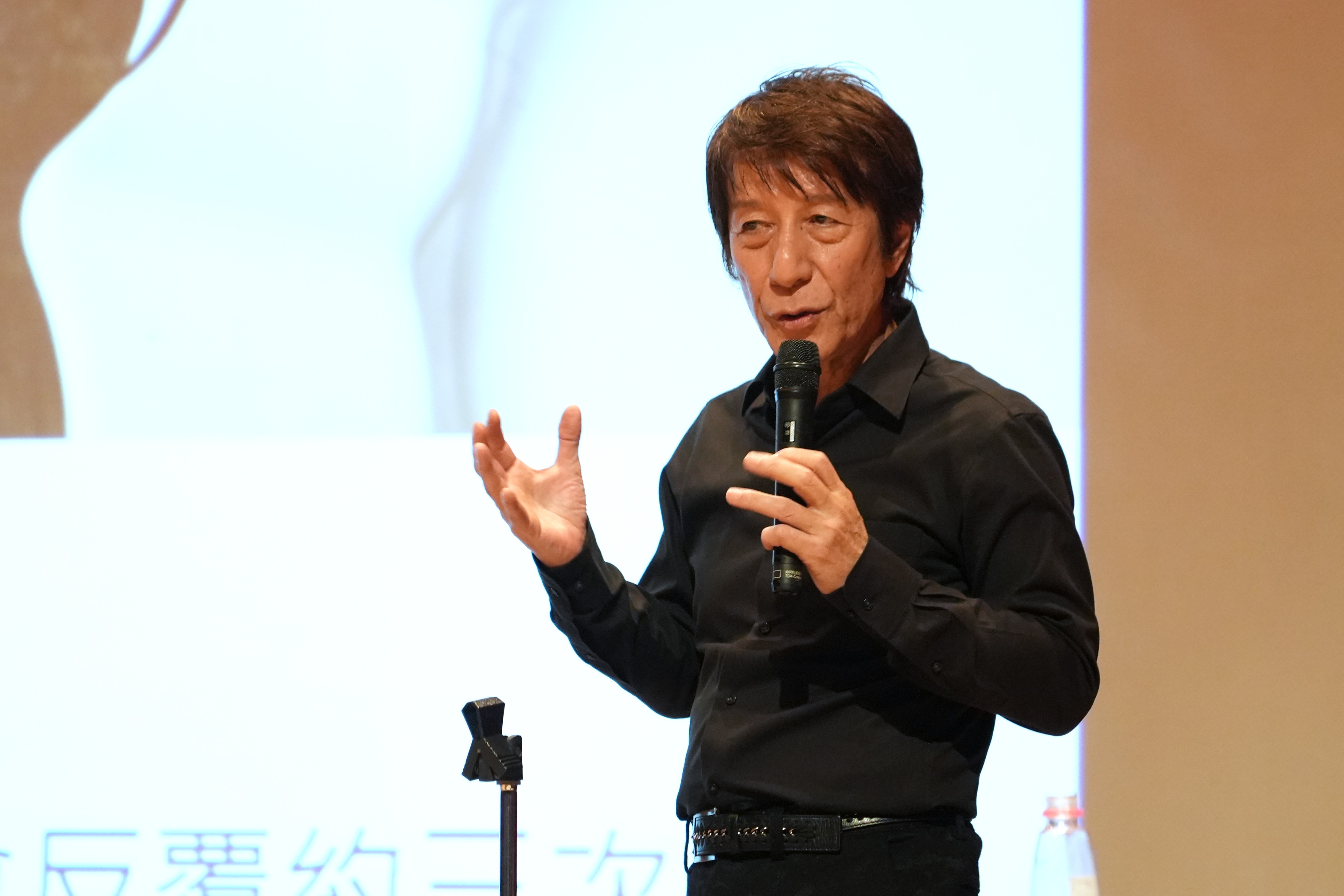 作為日本目前唯一結合古典技藝及精神層次論述的傳統修復師,末崎広樹(清川)3 日下午的演講不僅著重技術傳授,也蘊含哲學精神探討