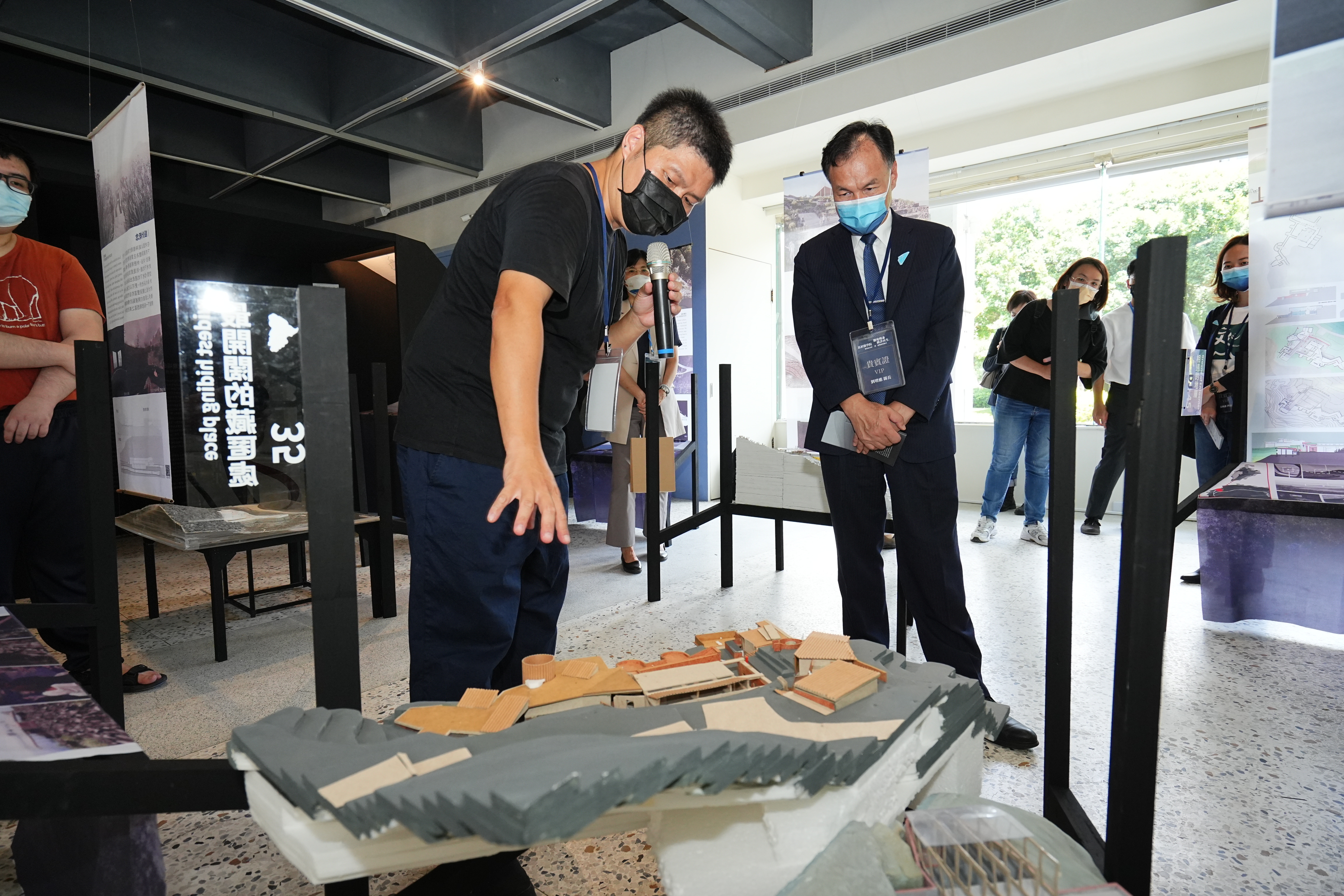 連江縣縣長劉增應蒞臨成大藝坊「戰地轉身.轉譯再生」特展