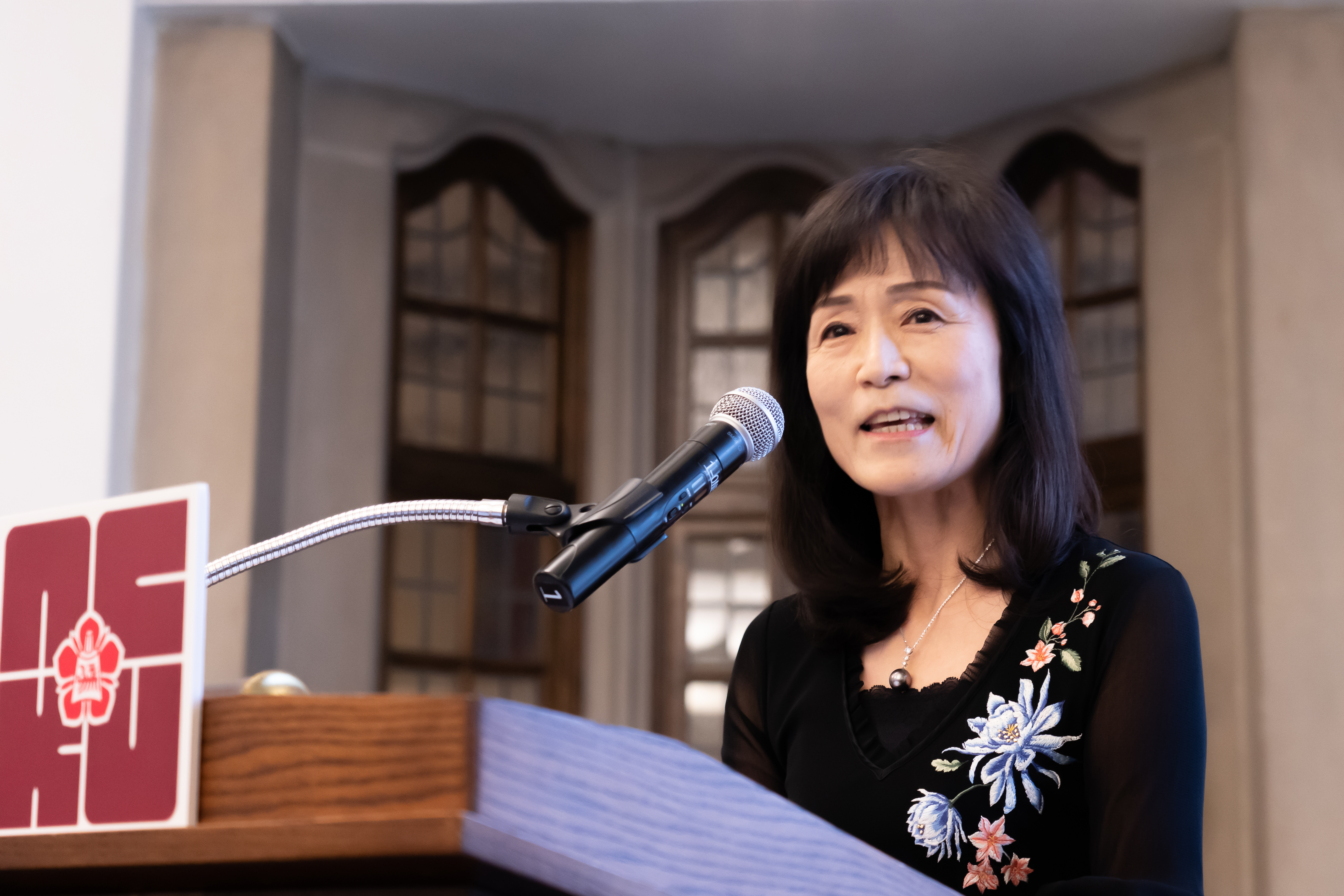 成大蘇慧貞校長在晚宴發表演說,期待成大與普渡做為策略夥伴,在數據科學、航太與半導體領域的人才培育與學術研究產生更多成績