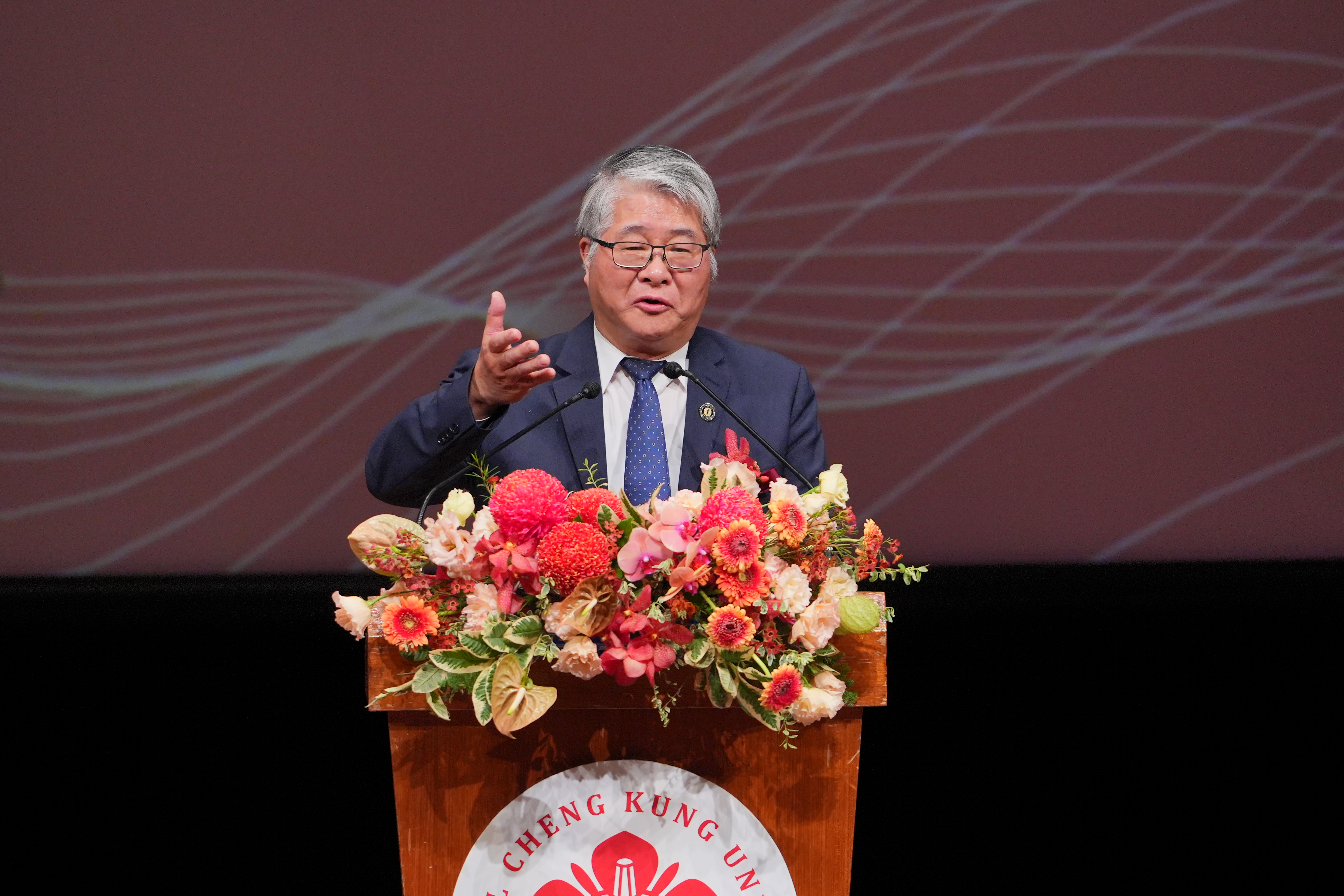 中央研究院副院長(交通管理科學系 68 級)彭信坤