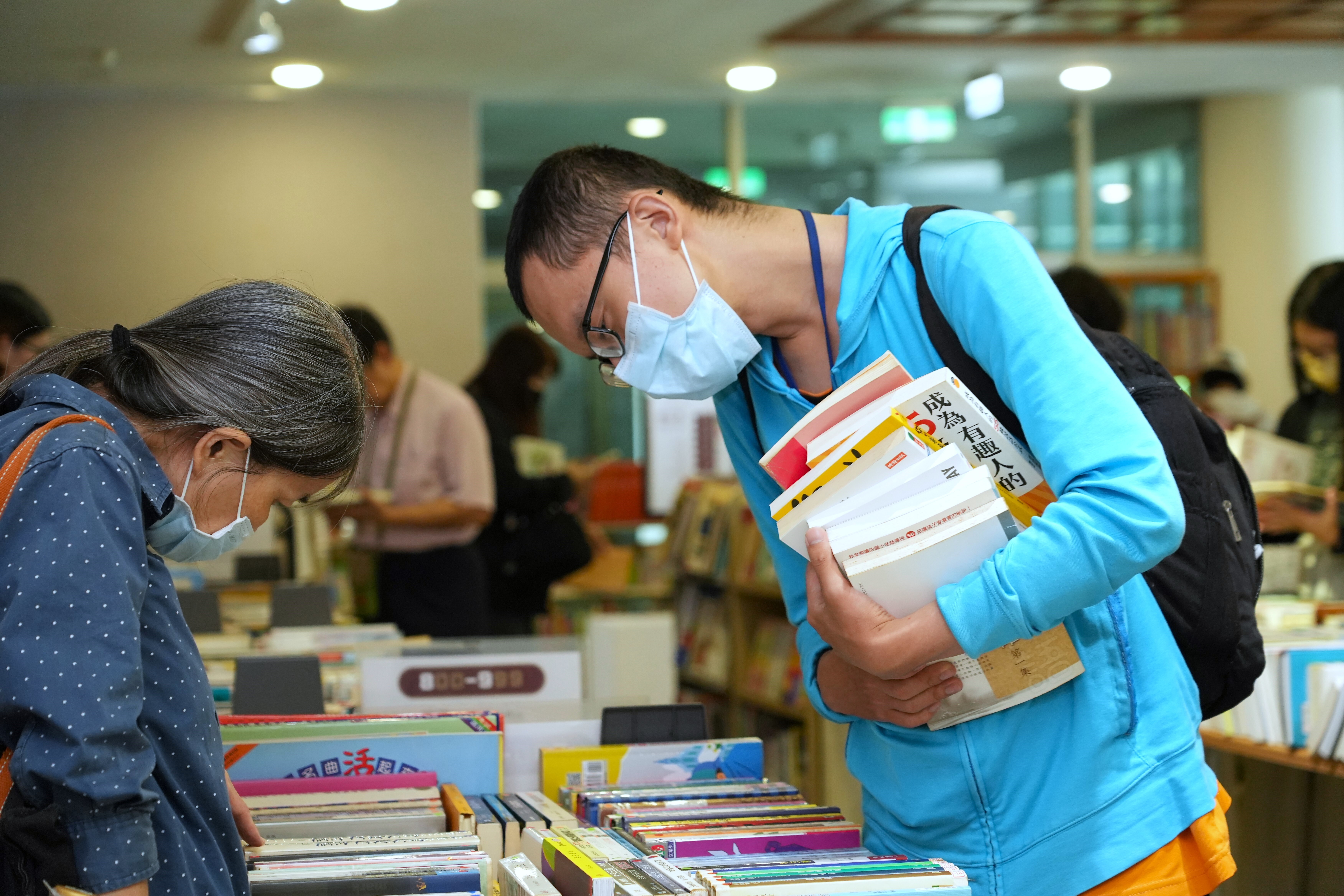 二手書活動吸引眾多師生民眾踴躍支持響應1