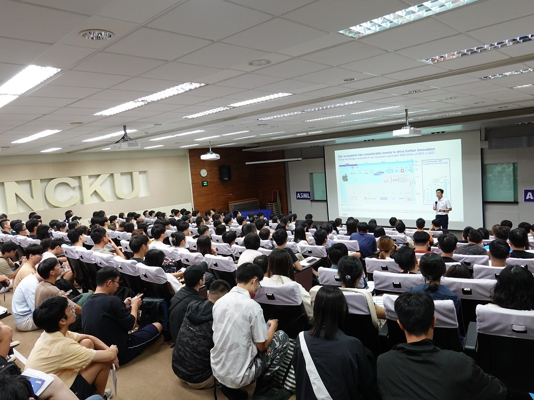 2023 成大秋季校園徵才活動,10 月 20、21 日於國立成功大學光復校區國際會議廳圓滿落幕。連續 2 天、25 場企業說明會湧入超過 2,100 人次