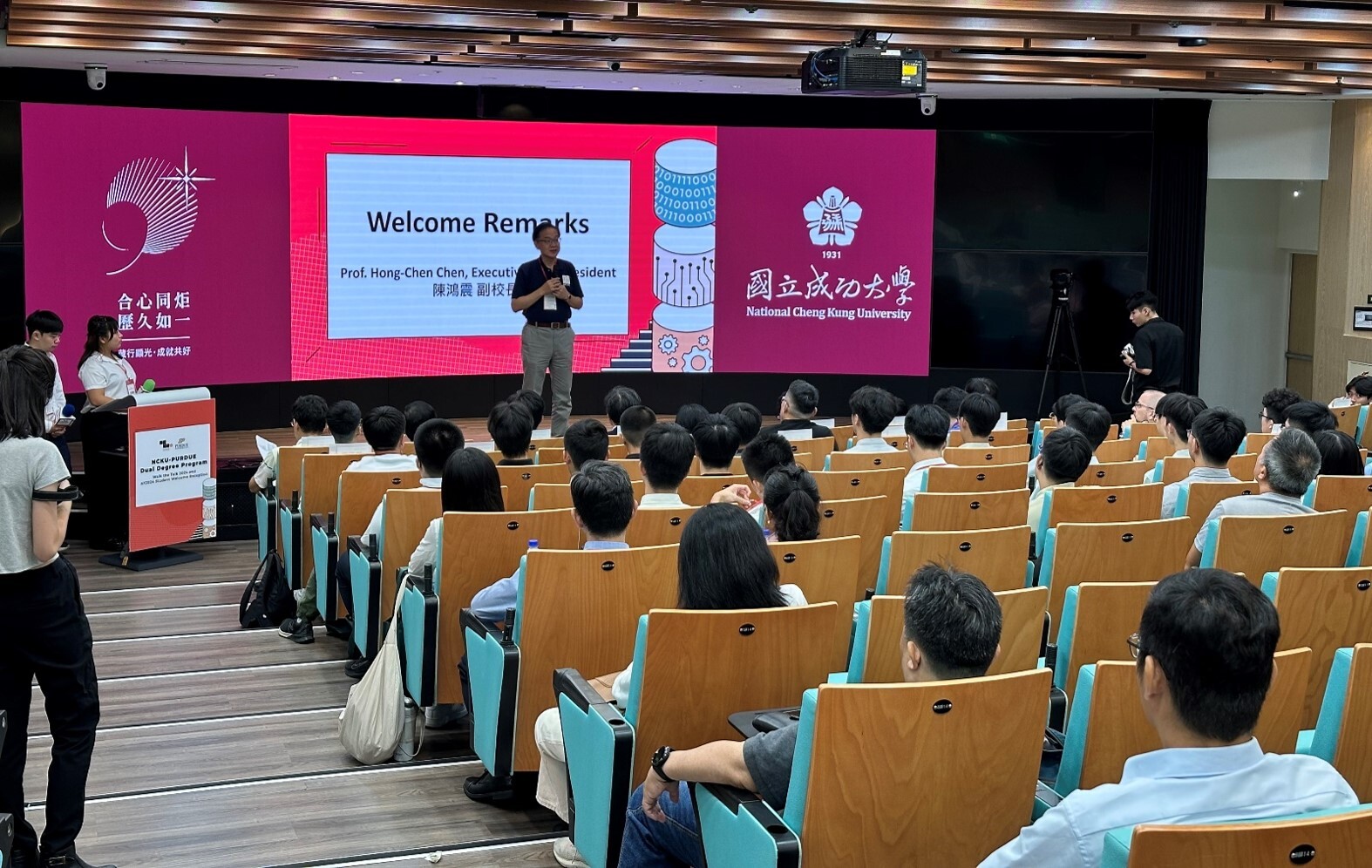 陳鴻震副校長分享成大與普渡的歷史,給予家長們信心,並勉勵普渡雙聯組新生