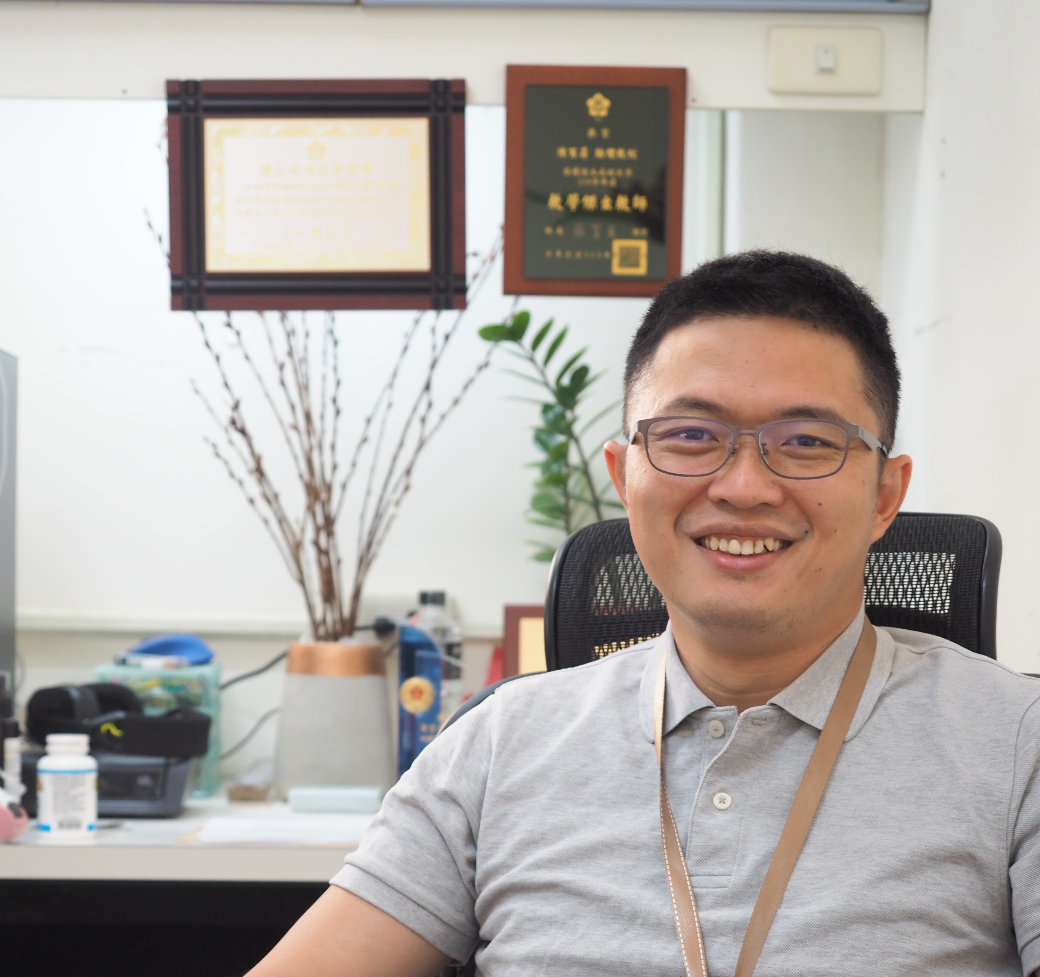 成大醫學檢驗生物技術系陳百昇老師團隊,發現缺氧誘發因子在非轉錄層面上動態調控微型核糖核酸成熟化的新機制,成果受國際矚目