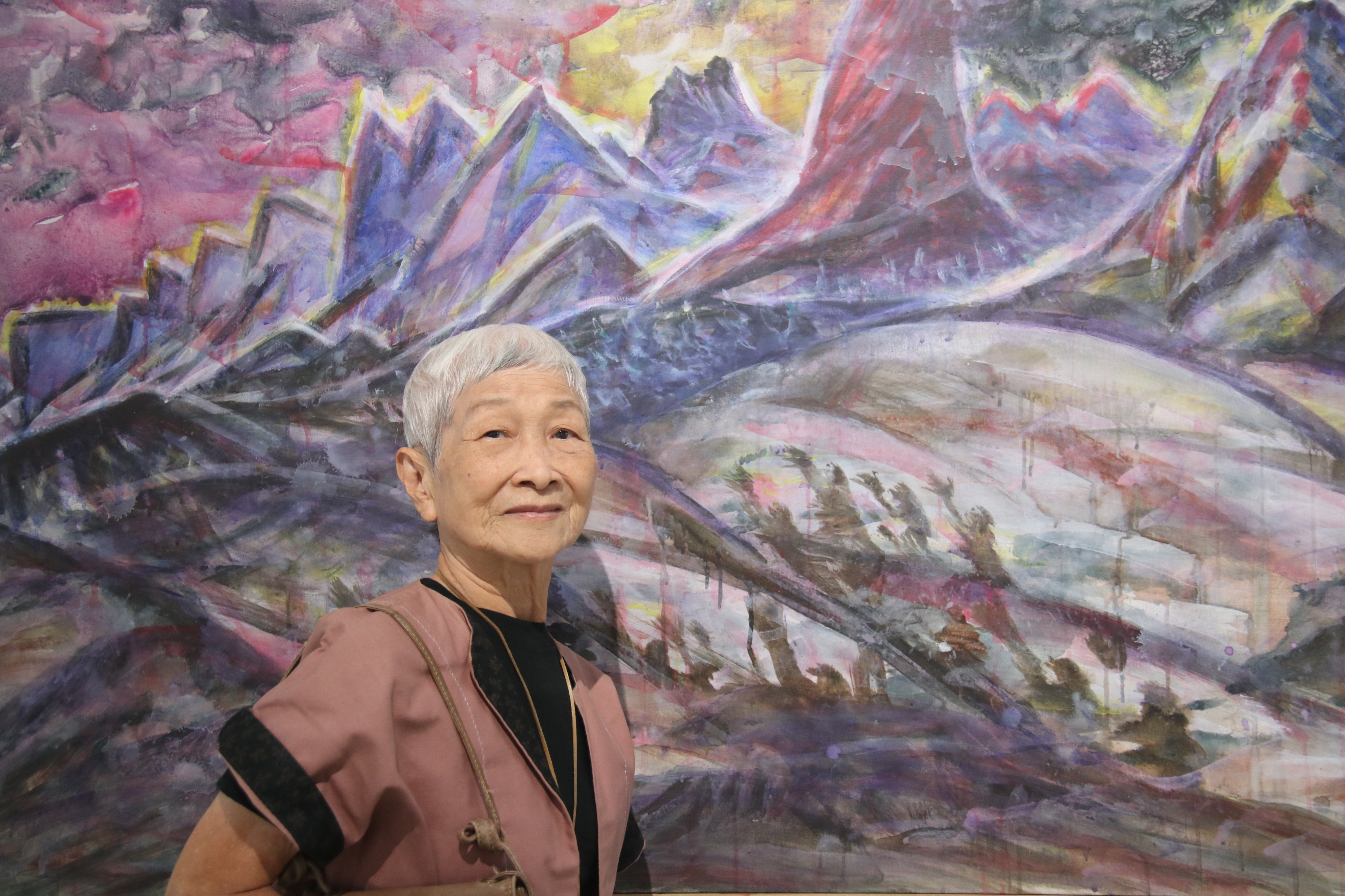 今年83歲、畢業於國立成功大學建築系的吳美保藝術家,以油畫、陶藝與銅雕等作品,展現出多元的創作能量
