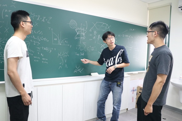 張泰榕與學生