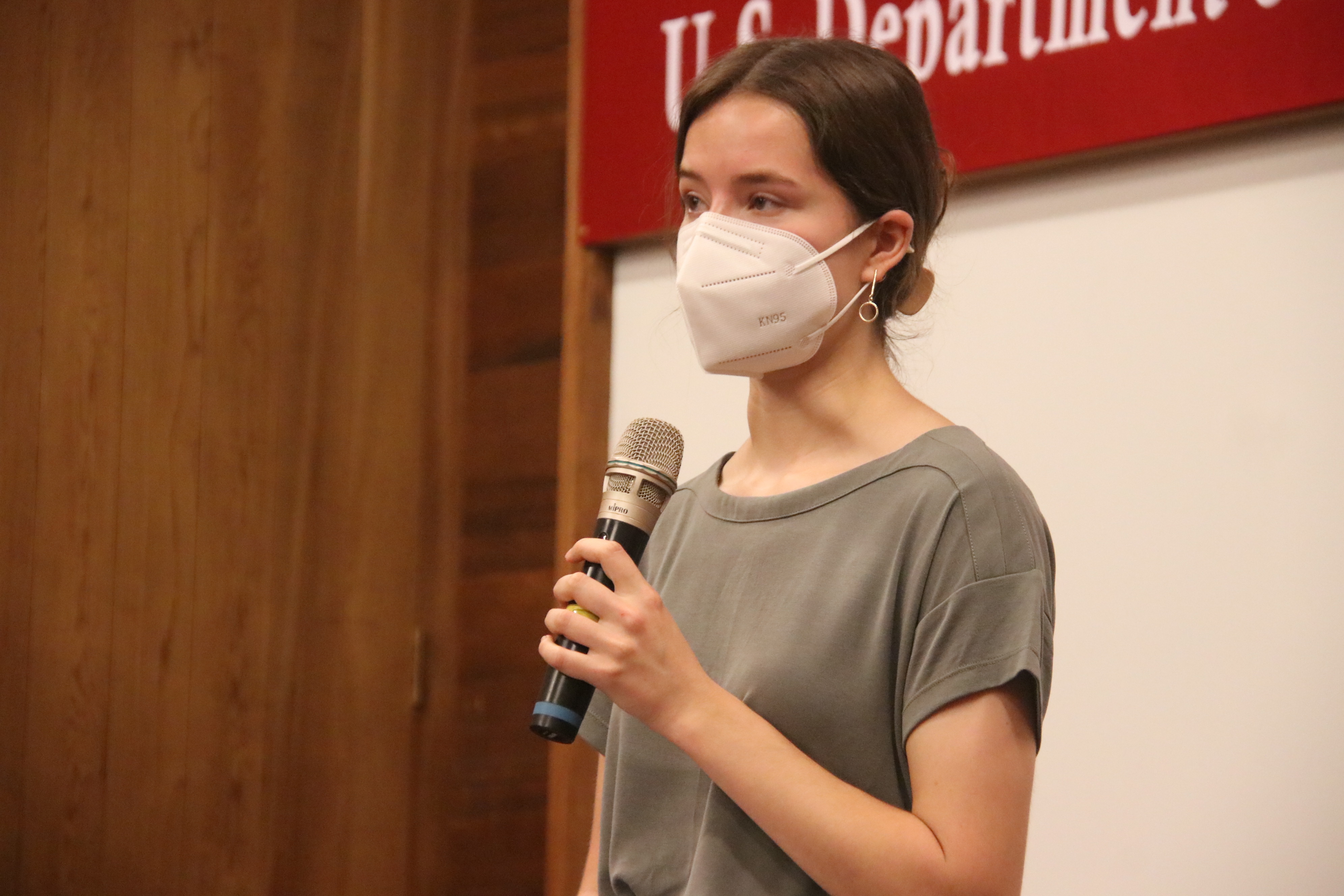 來自杜蘭大學的靜姝(Zoe Miriam Friese)代表學生致辭