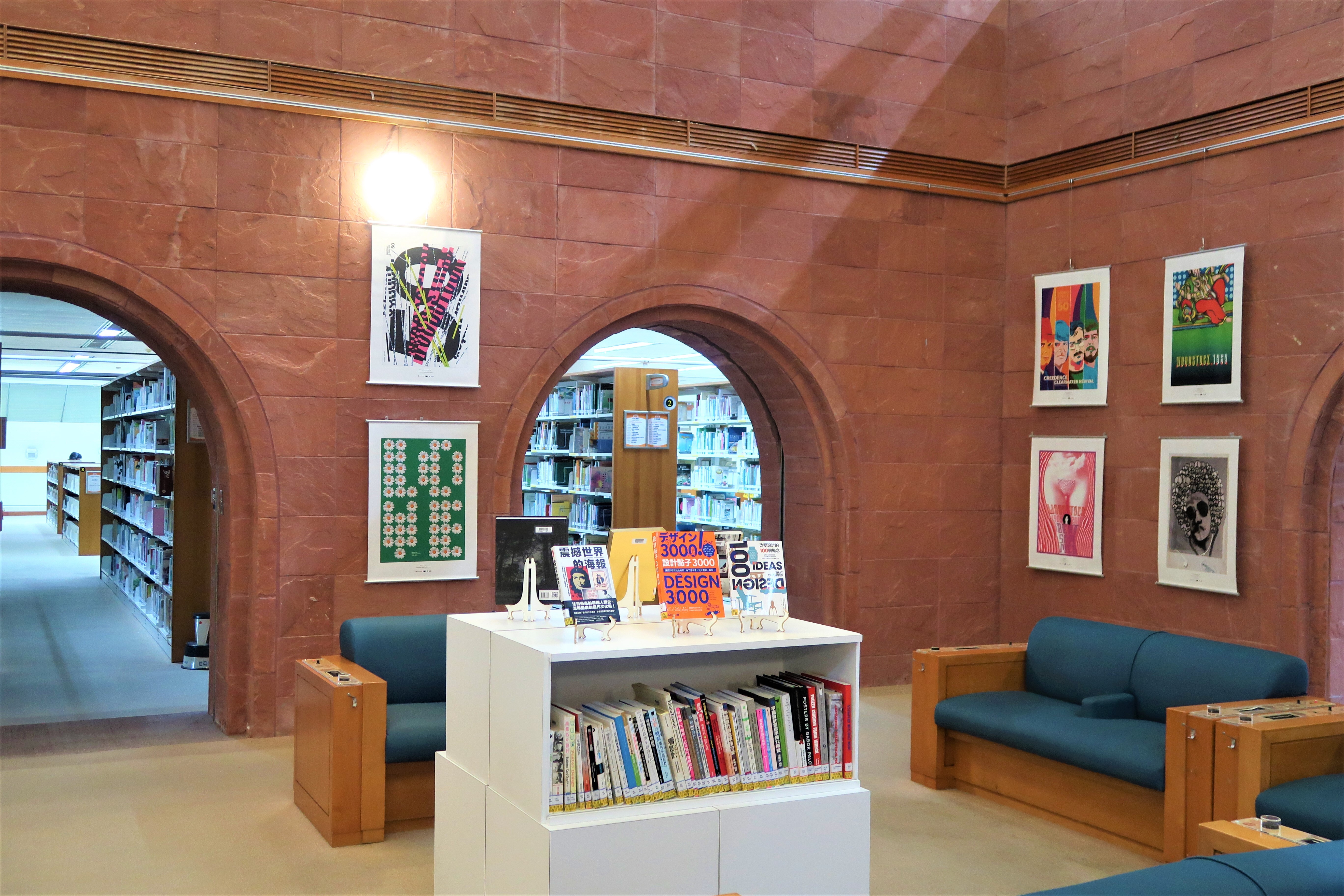 臺南國際海報邀請展暨設計類圖書主題書展集結121幅多國創作作品及相關書籍,展現臺南400年豐富歷史與魅力