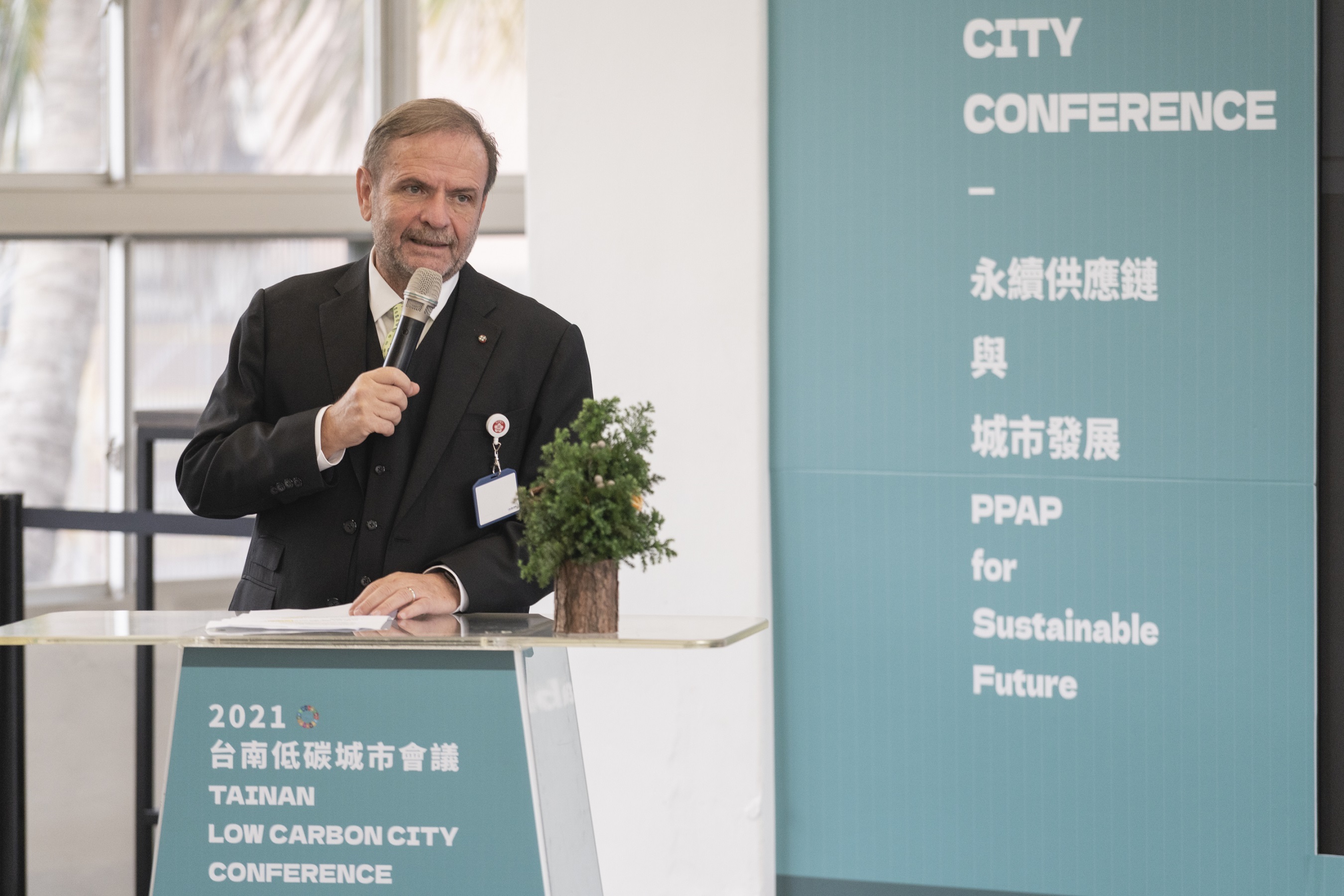 4 歐洲商會副理事長尹容(Giuseppe Izzo)表示,指出要達成淨零碳排,需要建立永續供應鏈並開創符合永續的商業模式