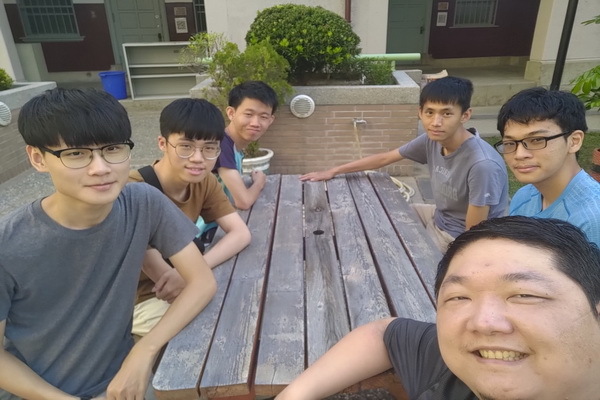 ５