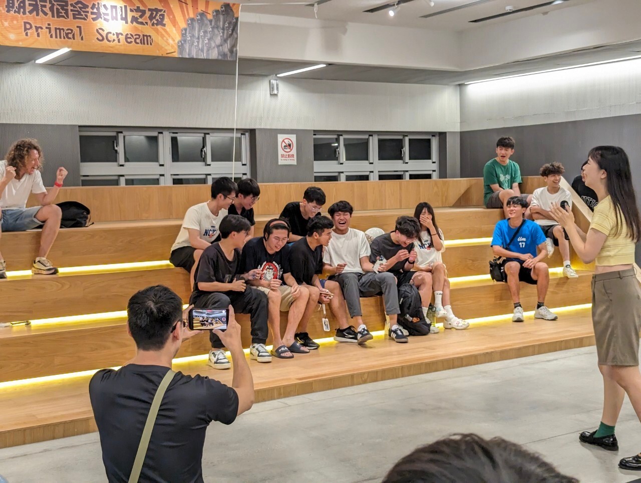 成大學務處住服組的「期末尖叫之夜」活動,將國外的尖叫文化包裝為活動形式,讓不論個性內向害羞、或熱情四射的同學都能一同放鬆紓壓。