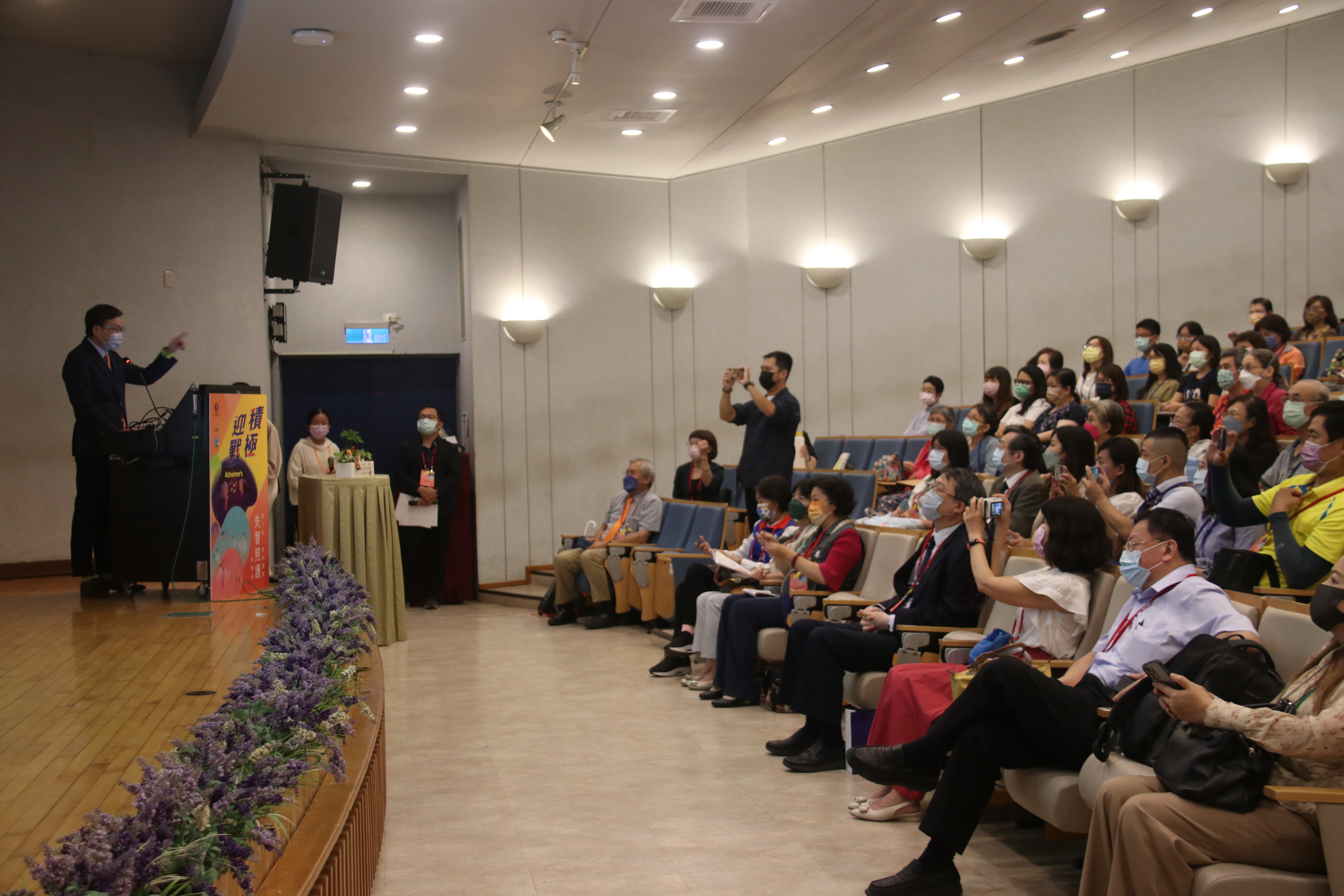 第六屆台南國際失智照護博覽會吸引不少民眾報名參加。