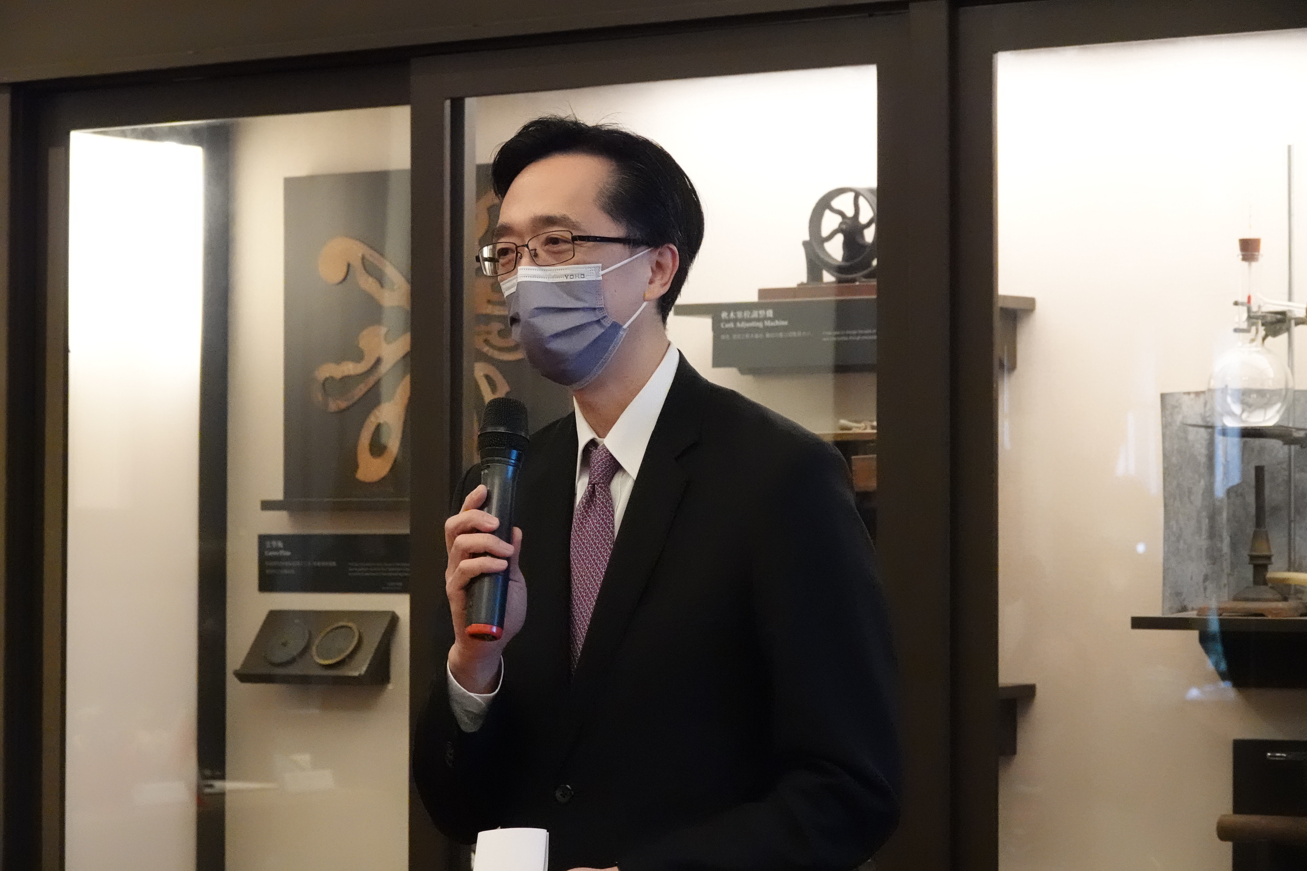 外交部北美司司長徐佑典蒞臨見證簽署儀式,為成大在高等教育端積極締結臺灣與加拿大的雙邊合作表達肯定