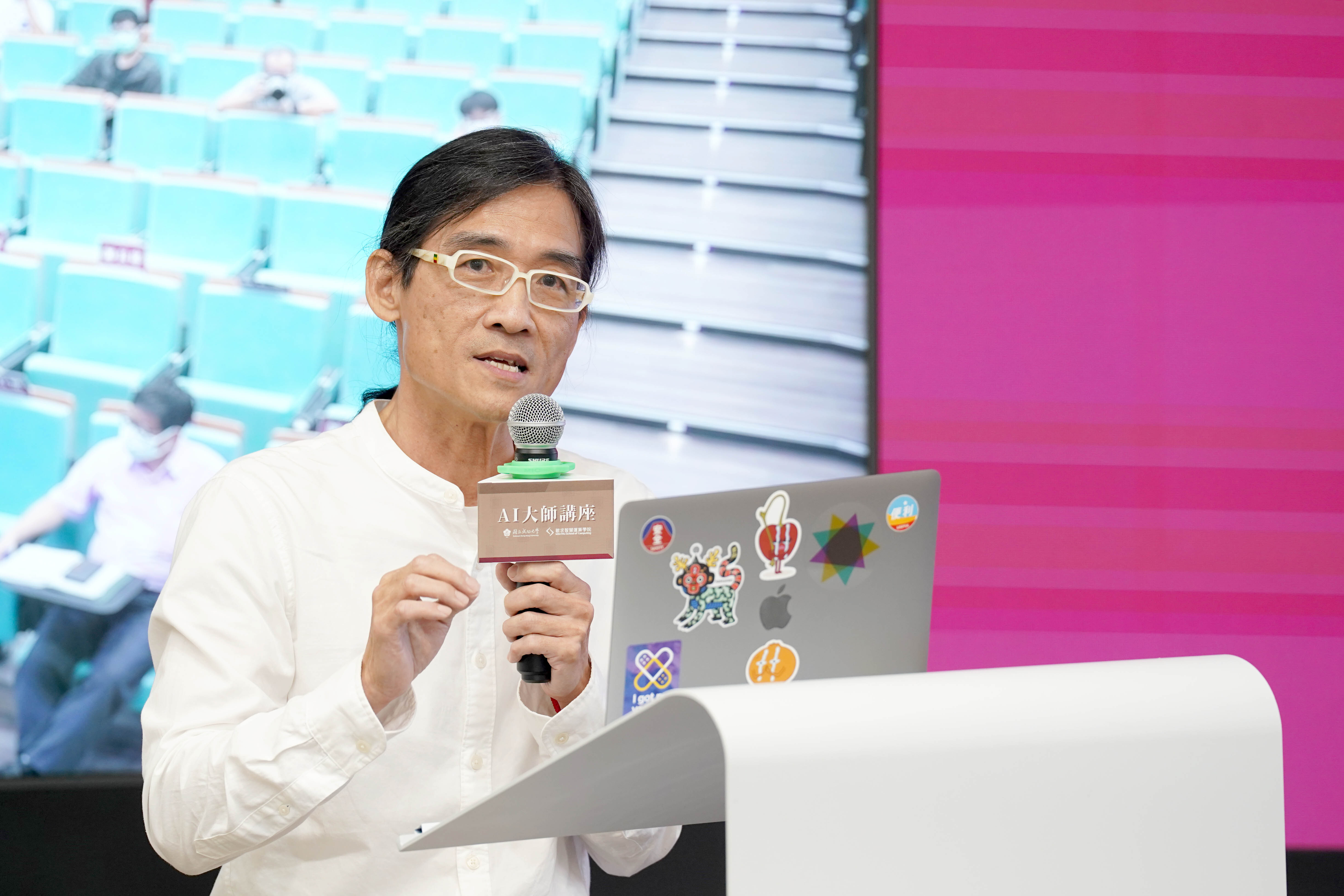 資料視覺化大師馬匡六 帶領成大師生走進數據可視化的領域