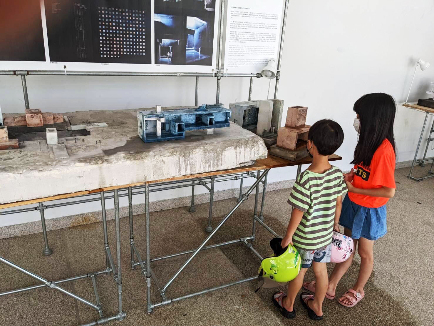 “Yu-Di-Yi-Jan” turns the geothermal power station into a bathhouse, enabling daily visits of the locals.