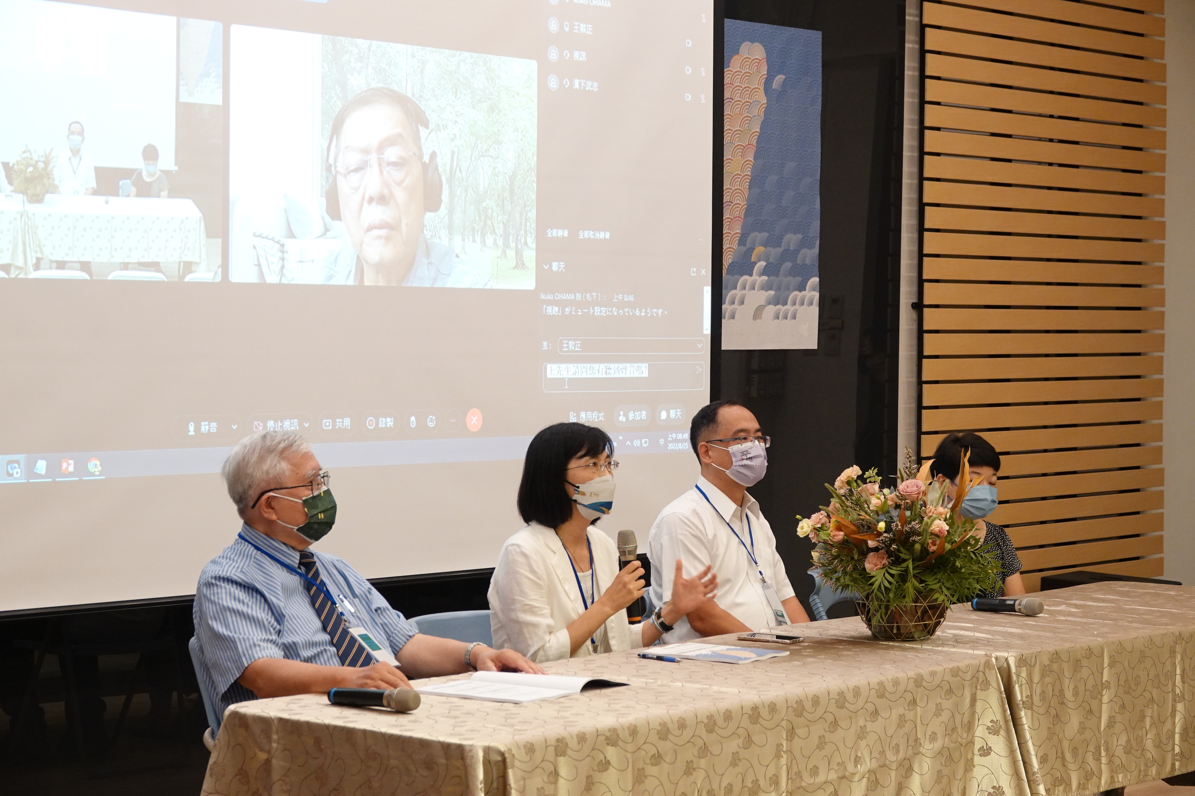 陳玉女副校長(左2)說,成大積極地從臺南的歷史甚至成大的校史去建構臺灣歷史認知,此次研討會也是臺灣學很重要的一環