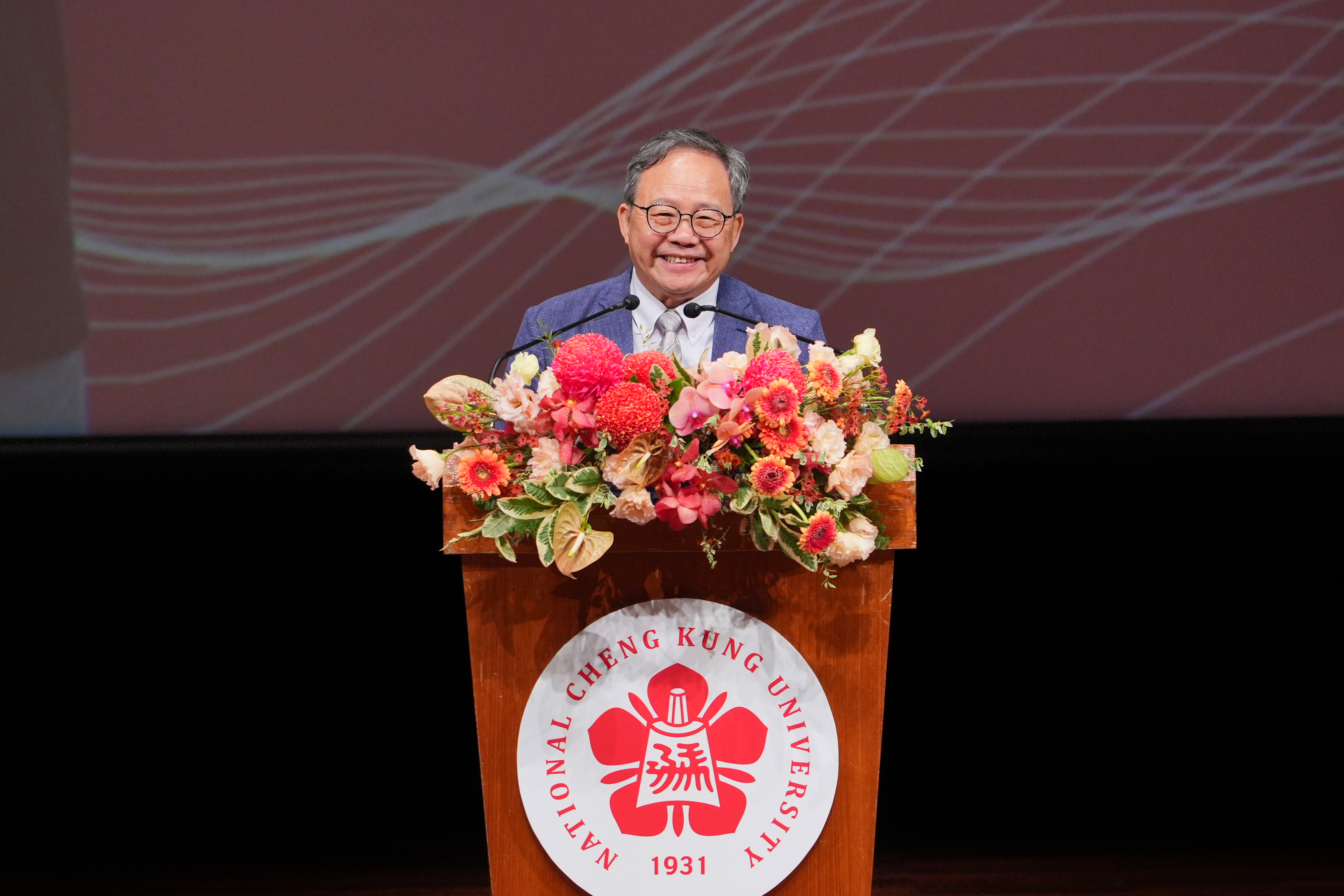 萬潤科技股份有限公司董事長(高階管理碩士在職專班 98 級)盧鏡來