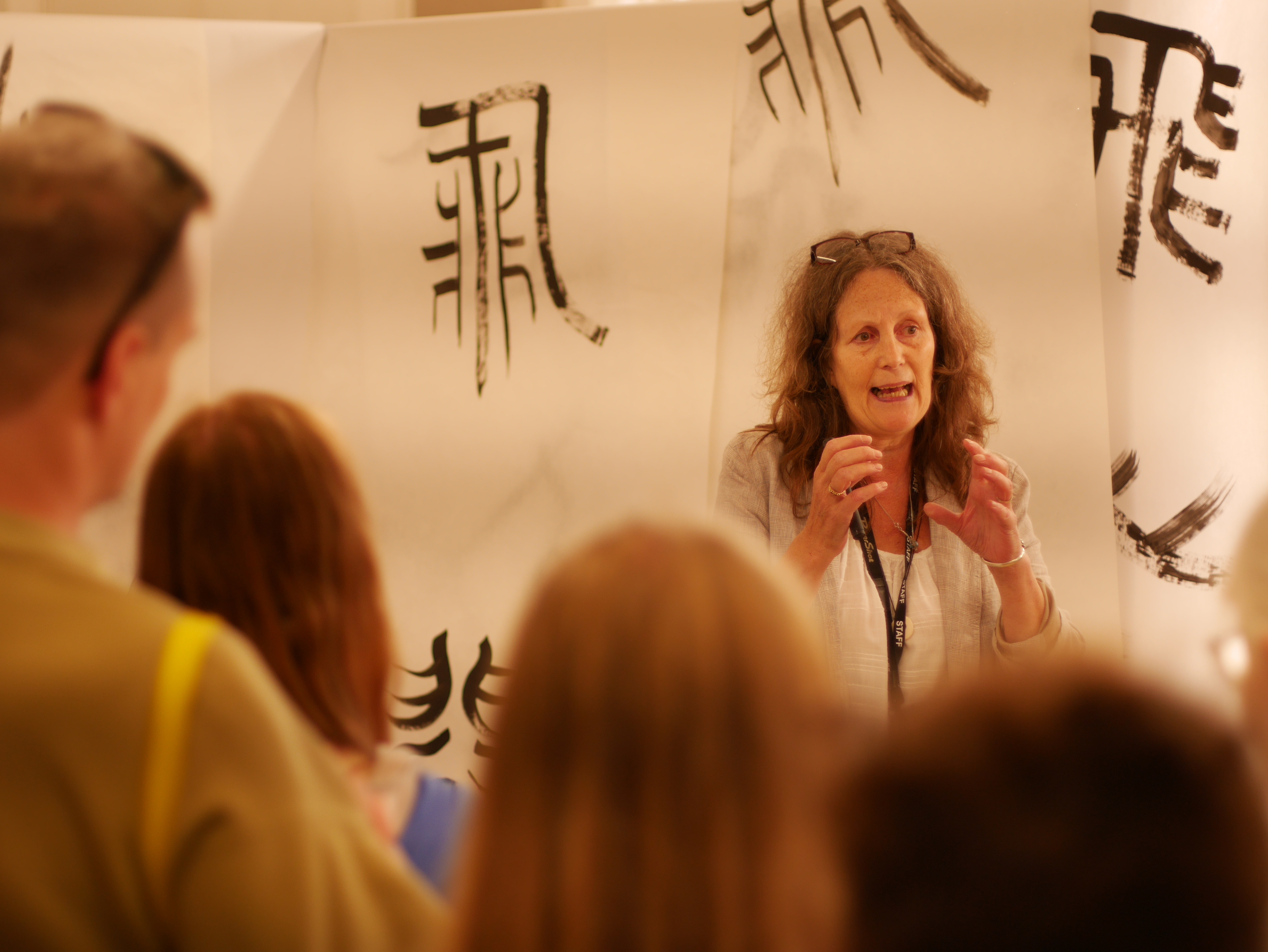 In front of Chinese hieroglyphs for “Flying”, the British artist, Jacqui Gallon, delivered her introductory talk