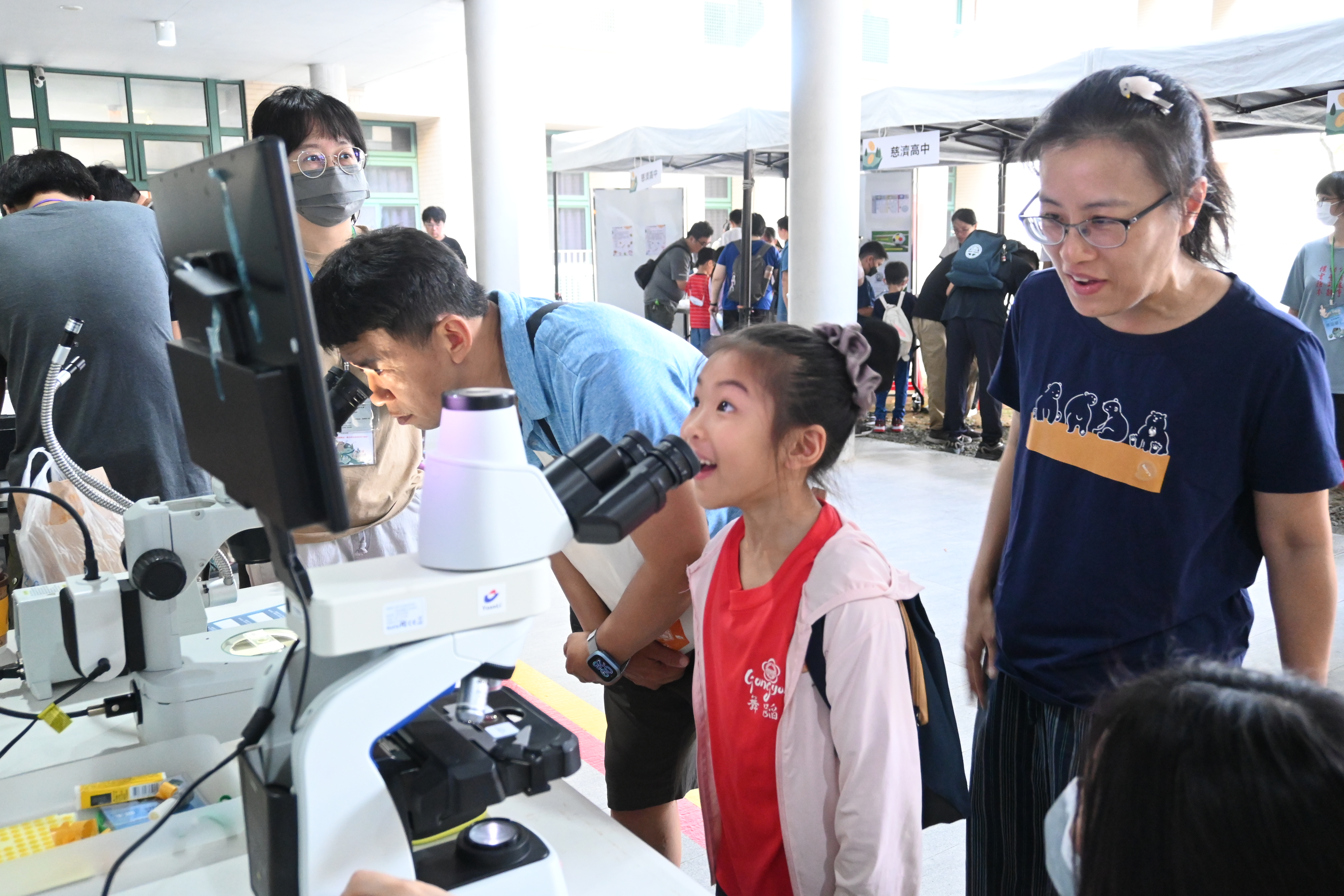 台南一中、慈濟高中、德光高中及土城高中等高中夥伴合作，讓學生們擔任關主發揮創意