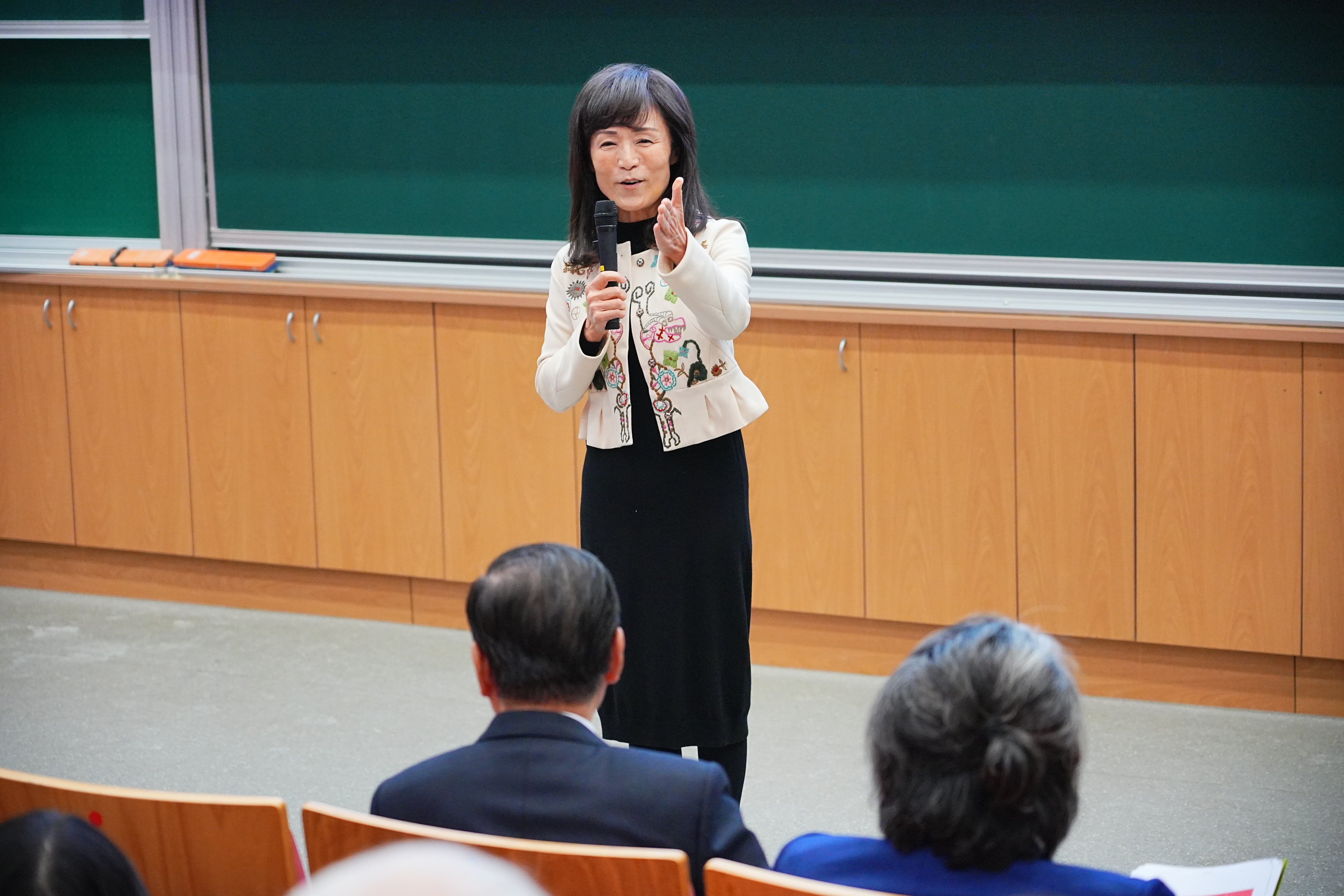 成大校長蘇慧貞勉勵現場聽眾從醣串聯的世界出發,從而開啟無限想像力