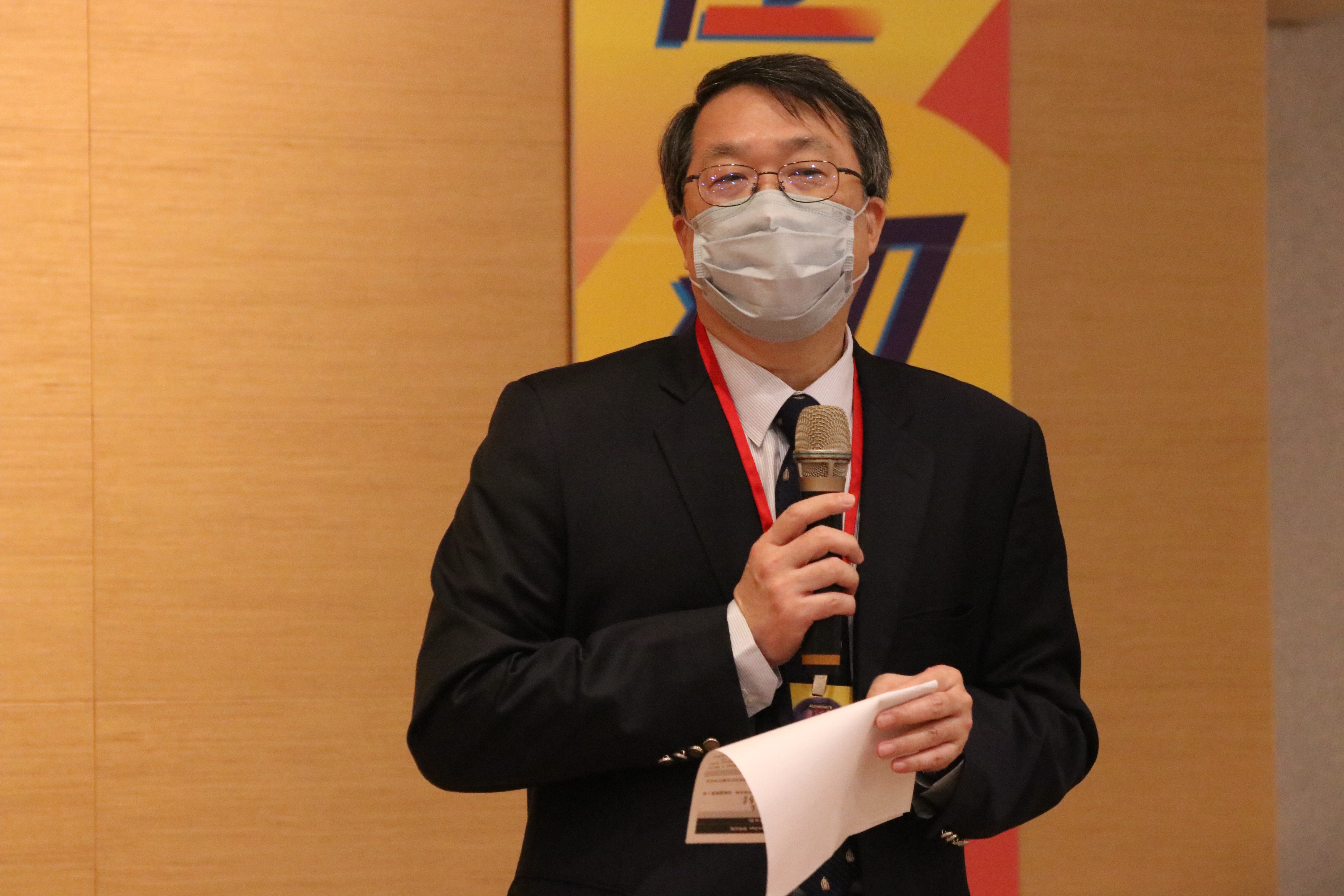 國立成功大學醫學院沈延盛院長致詞時表示學校準備好「積極迎戰」失智症。 