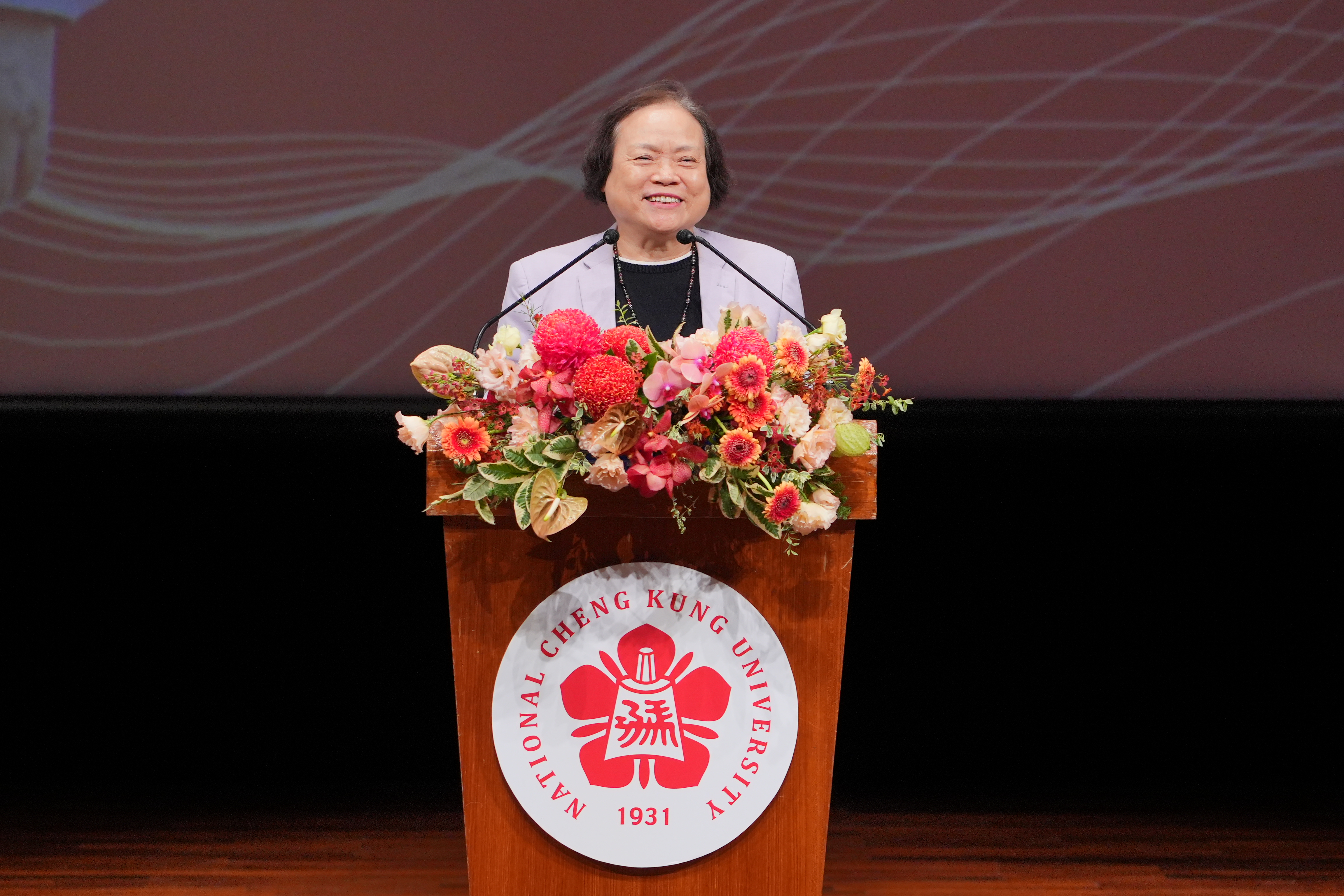 政治學系政治經濟研究所 96 級陳淑姿