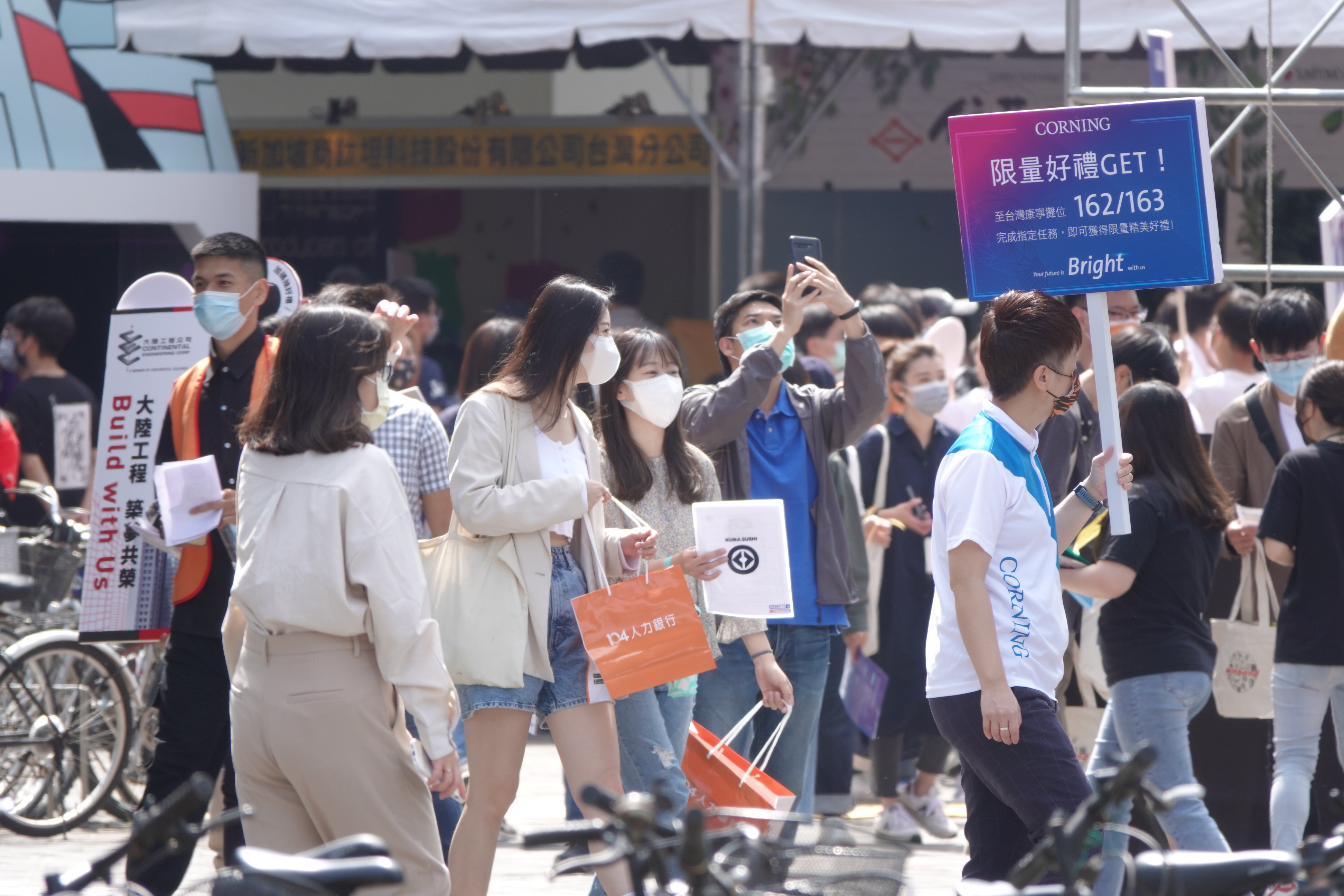 2023南區就業博覽會現場徵才活動地點包含:成大光復校區中正堂、雲平大道、學生活動中心前廣場、雲平大樓西側廣場