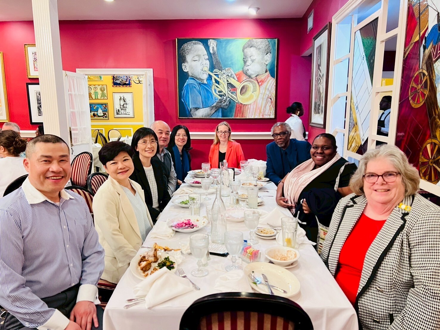 圖七：成大代表團受邀前往 Dooky Chase’s Restaurant 與 XULA 教職員共進午餐