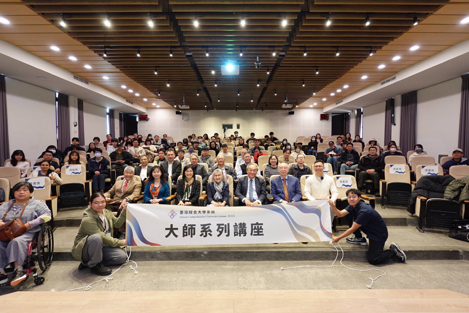 大師講座座無虛席,氣氛熱絡