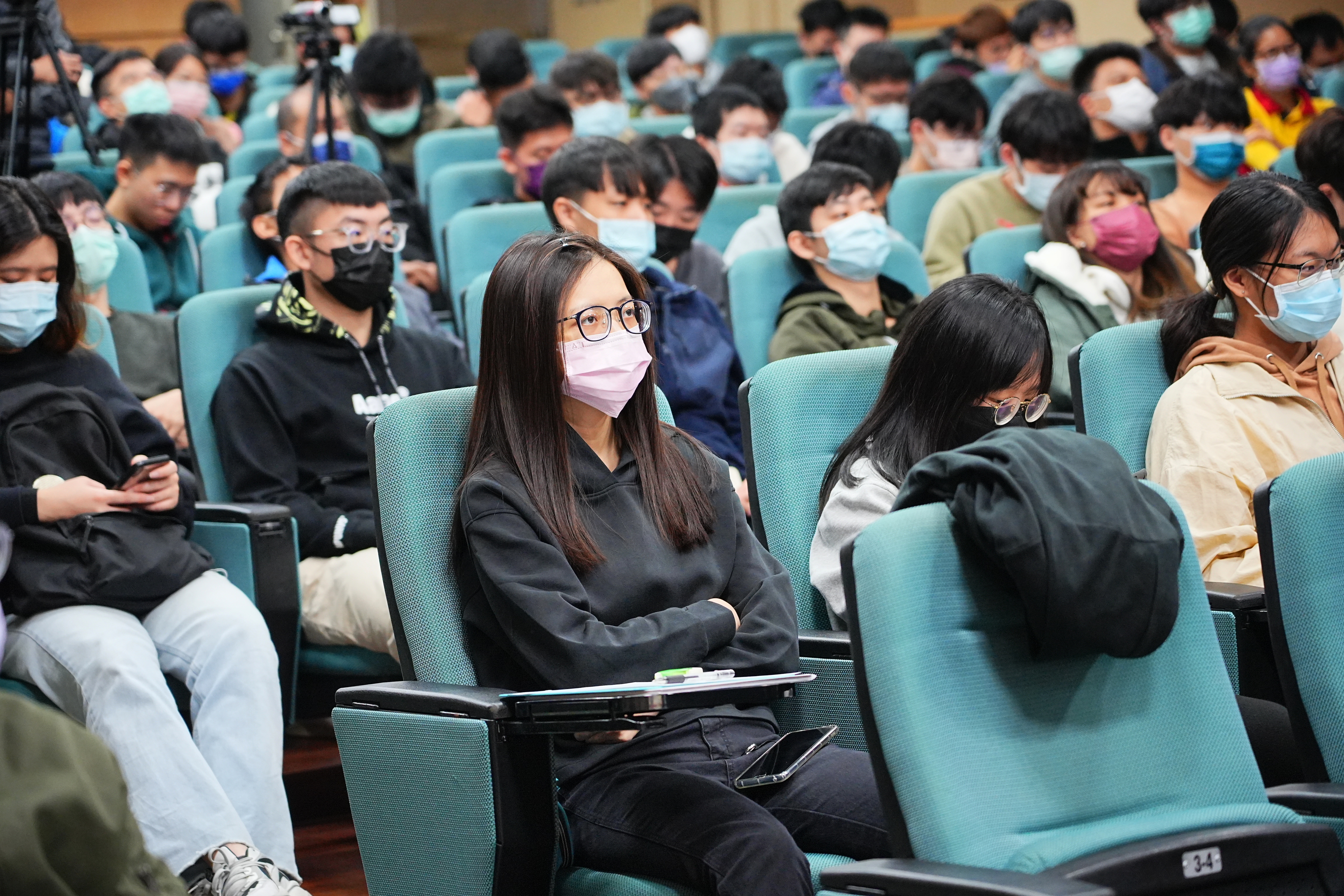 現場成大學生參與者眾,其中有同學向周光春資深副總提問如何加強自己的數位能力