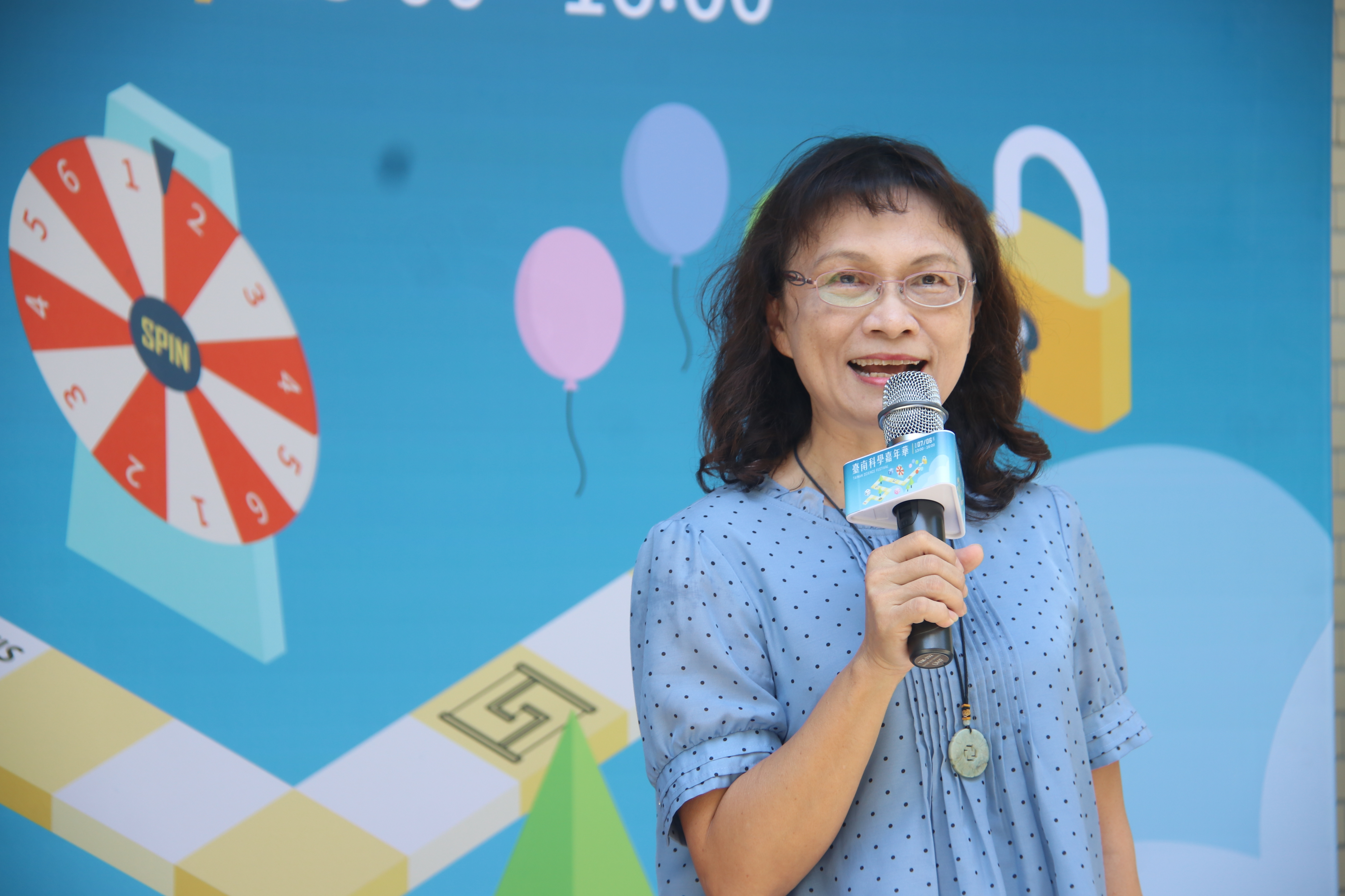 臺南市立新興國中鄭雅麗校長很高興看到大家這麼熱情積極的參與這次的活動。