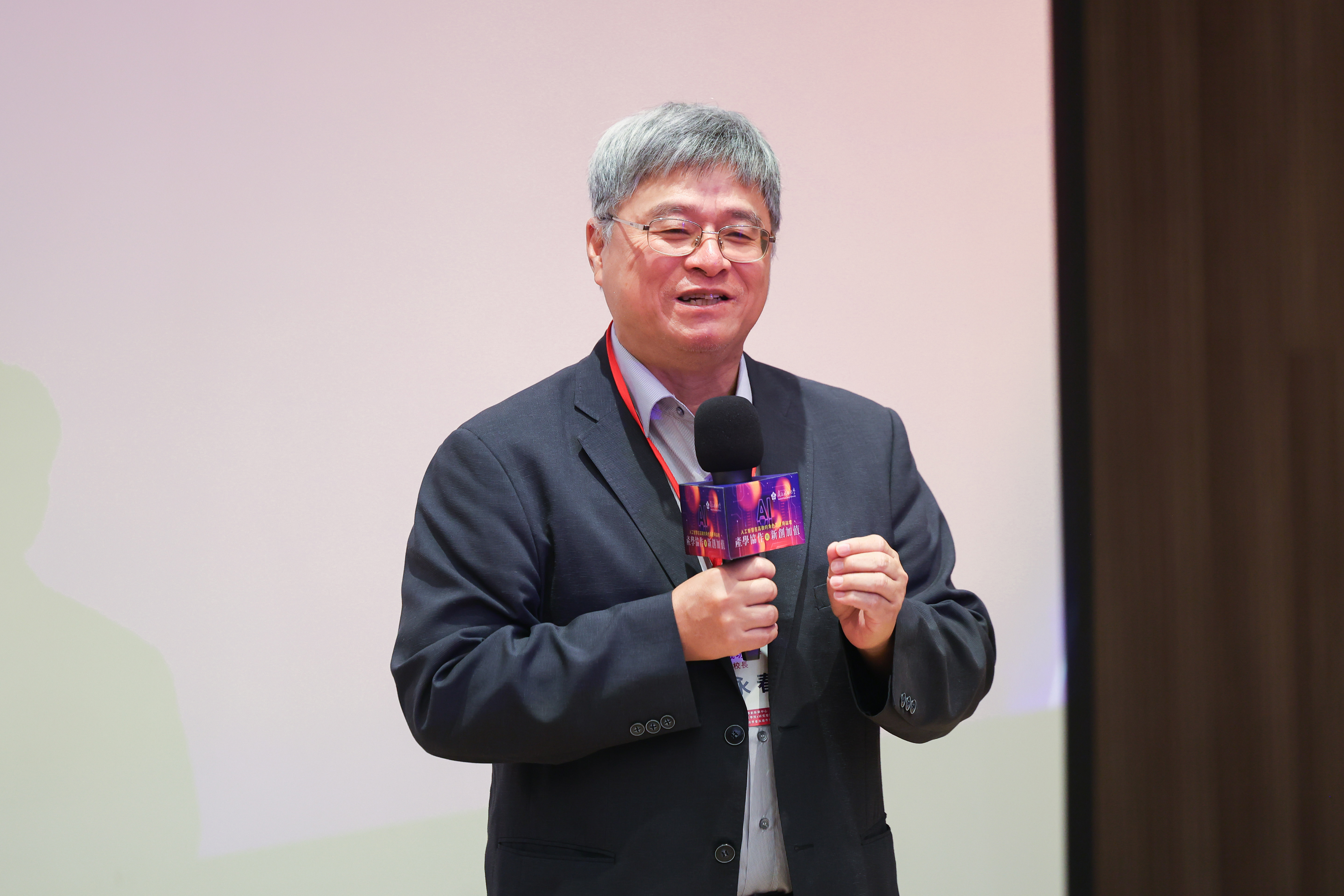 成大副校長李永春致詞為成大AI論壇年度壓軸場次揭開序幕