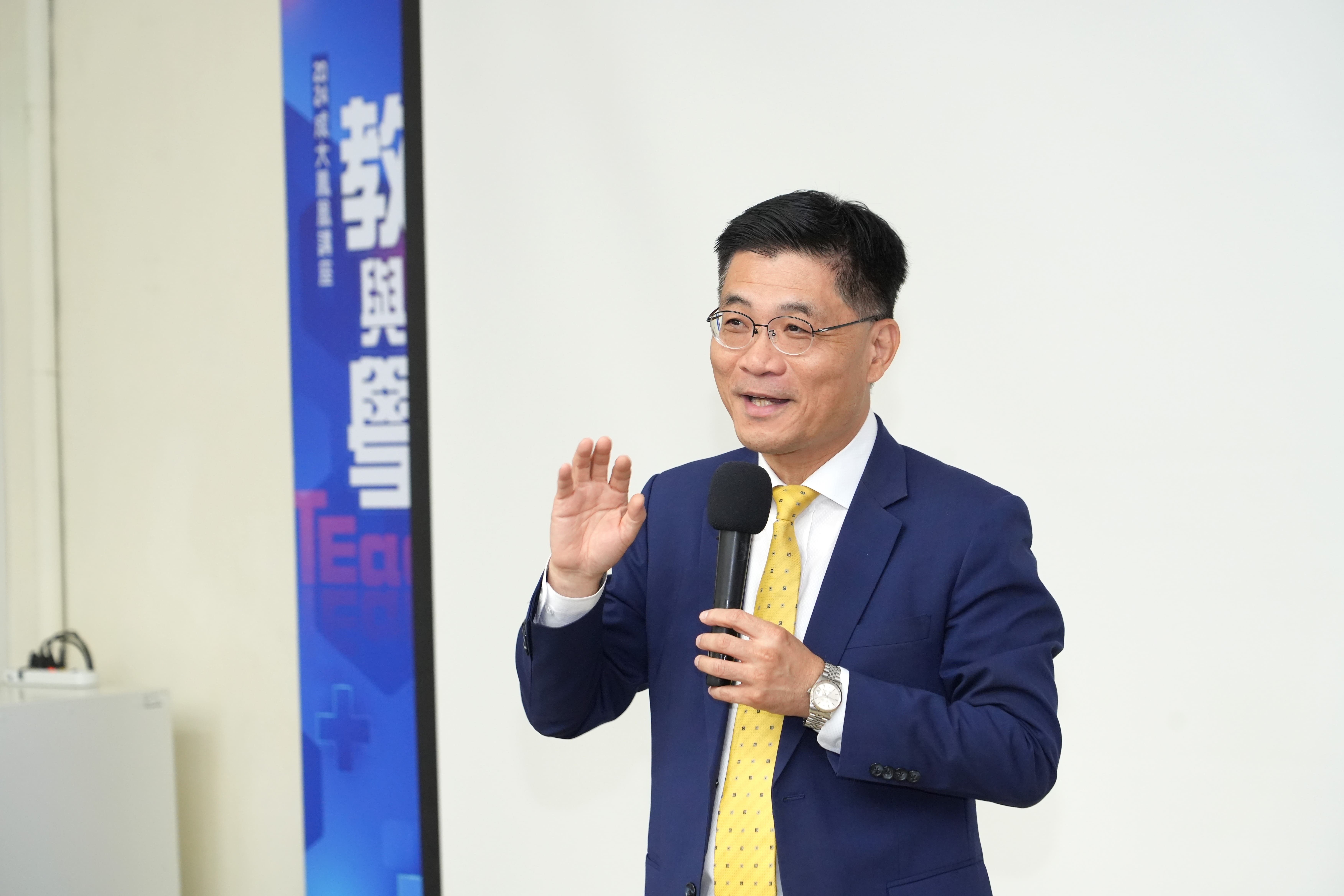 成大校長沈孟儒說,他最敬佩張惠華教授充滿著能量與熱忱且樂於分享
