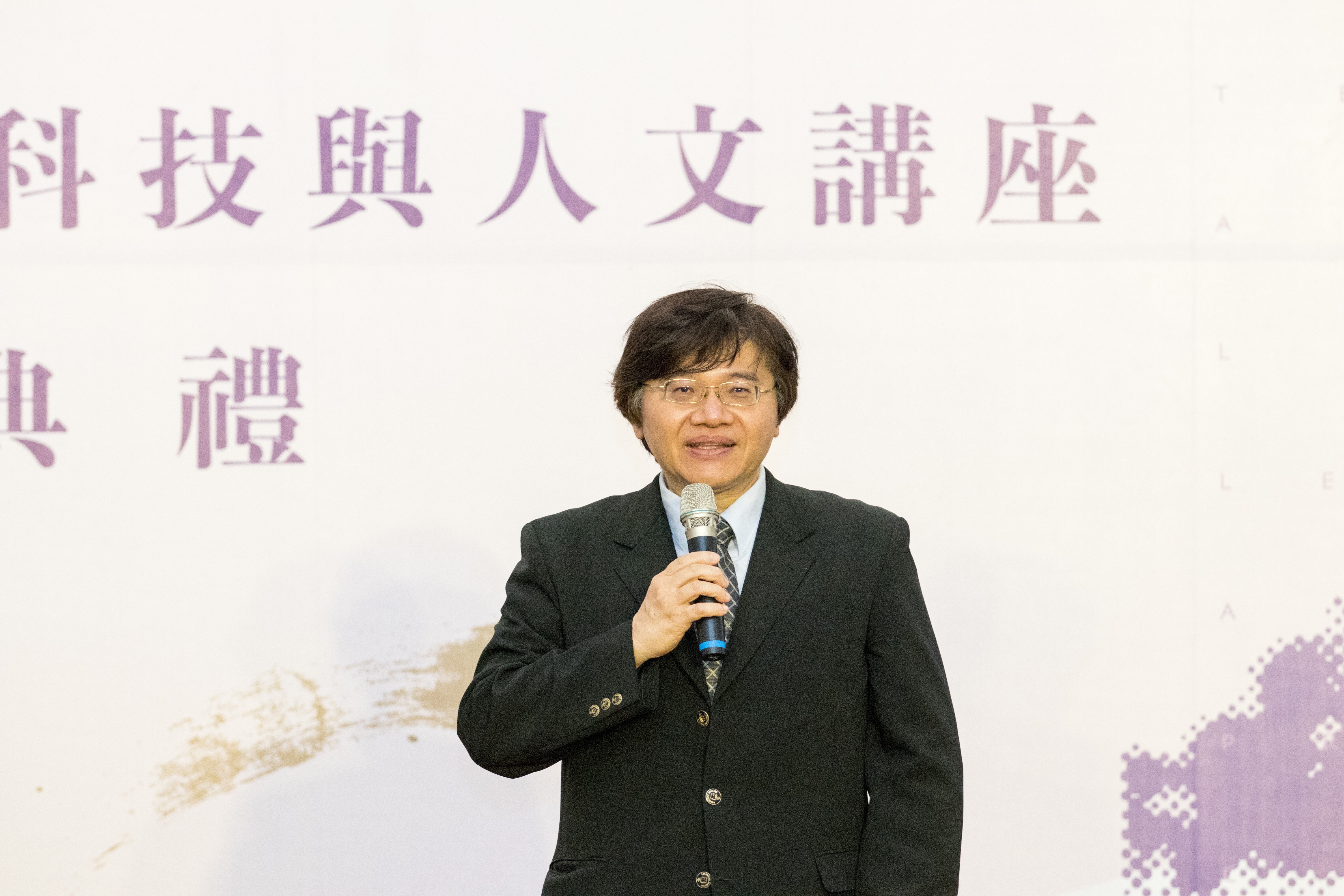 鄧熙聖教授照片
