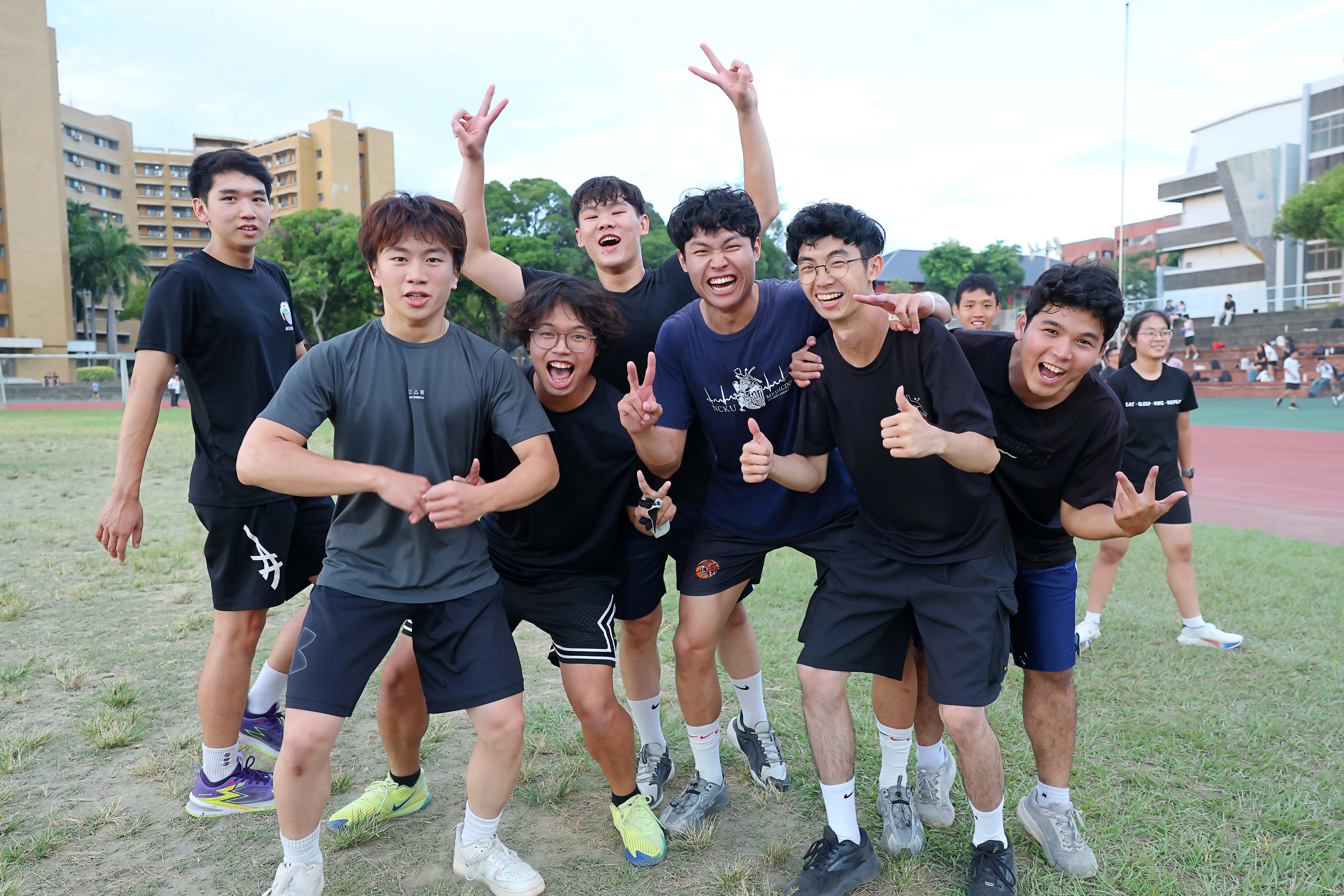 預賽的壓軸之日,共有 16 支隊伍展開最後一波強烈交鋒