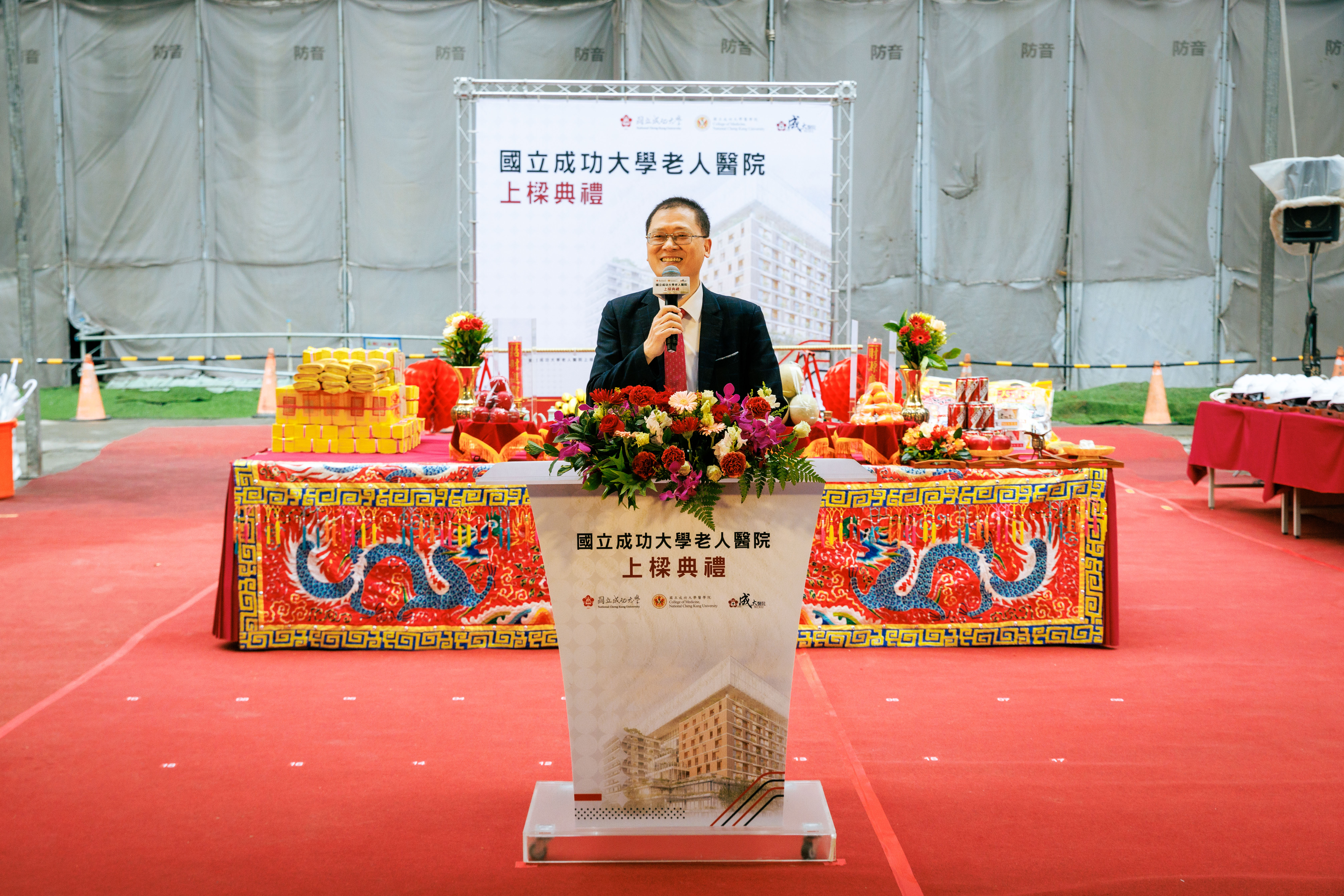 成大醫院院長李經維強調，成大老人醫院希望不是只有治病，還要讓青春永駐、延壽保鮮。希望讓人不會老、不會衰、福壽雙全