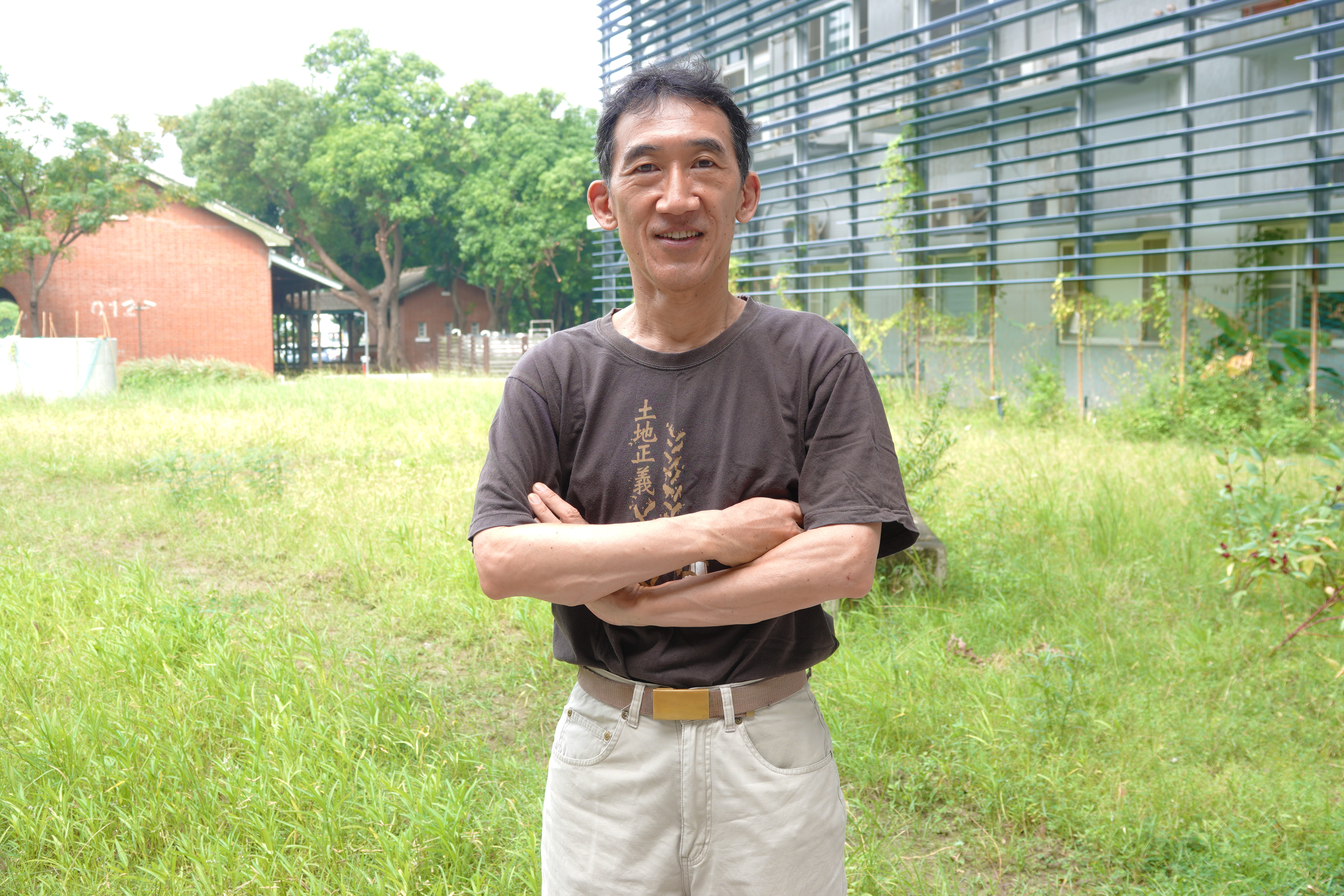 生命科學系教授李亞夫長期帶領學生實地觀察鳥類的生態與行為