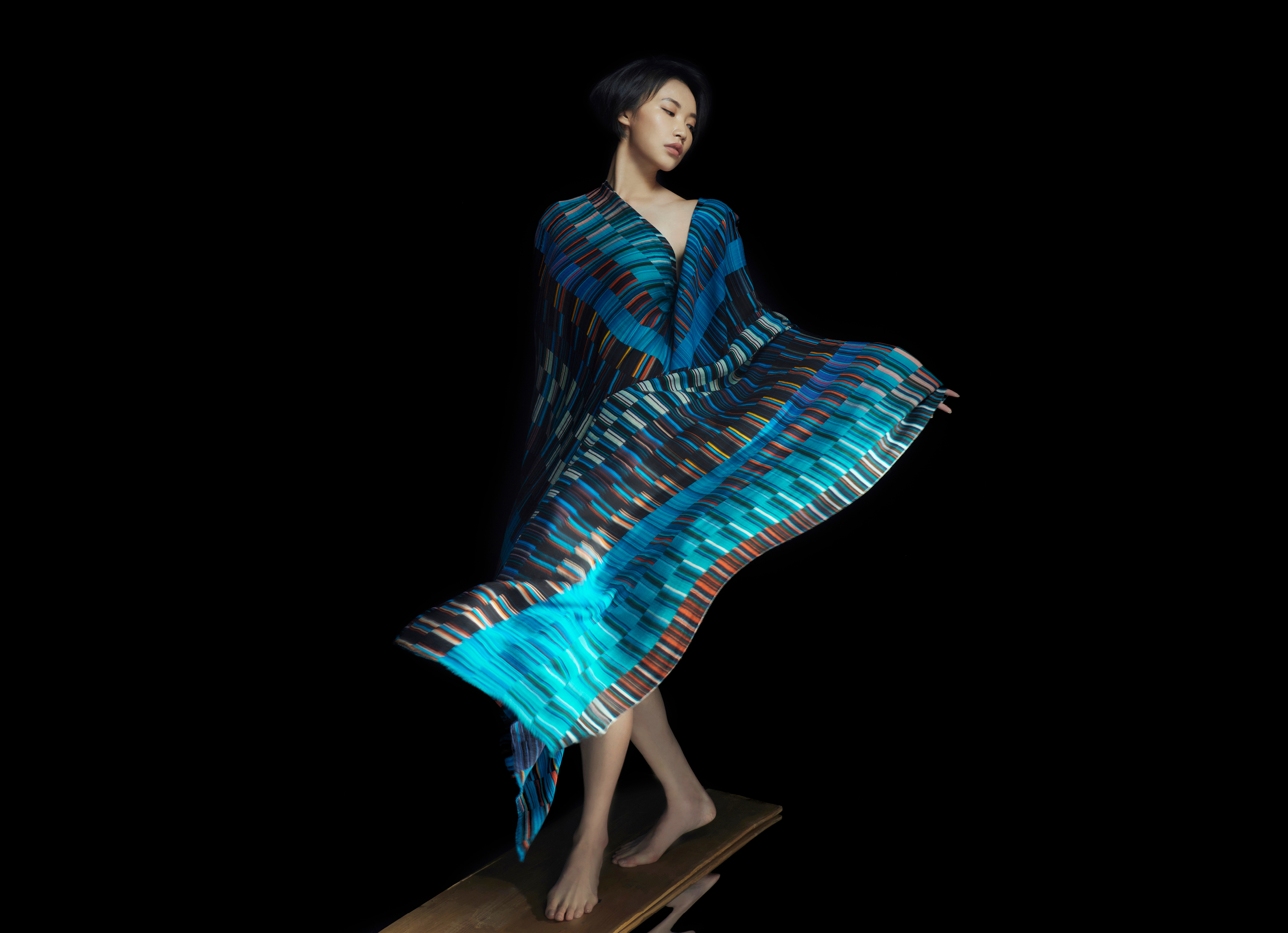 YEN TING CHO_卓彥廷圍巾新作2023 Revive Collection重生系列_作品[Blue Waterfall瀑布]