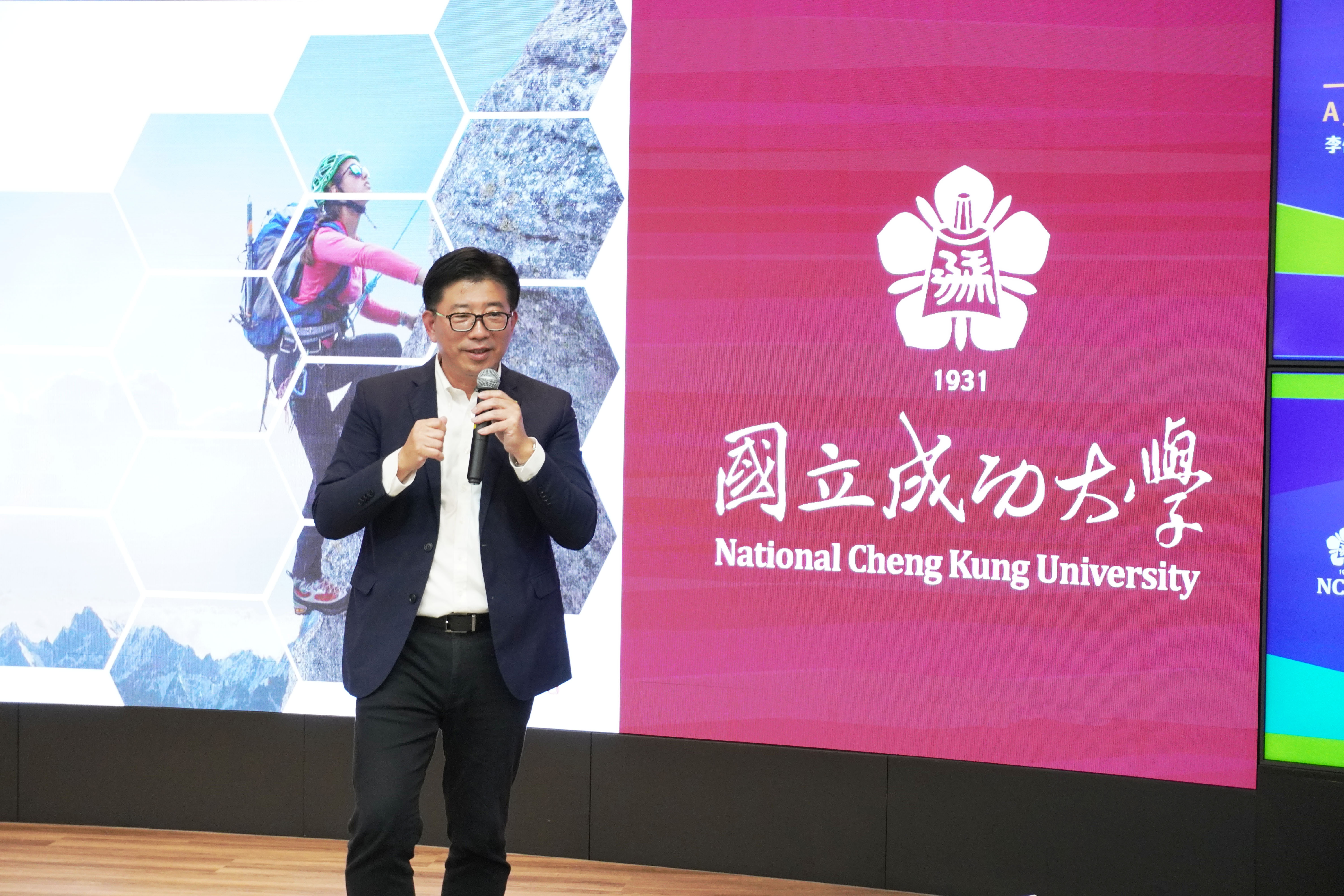 1130529成大「默克講堂」探討以材料智慧引領半導體科技發展的關鍵03