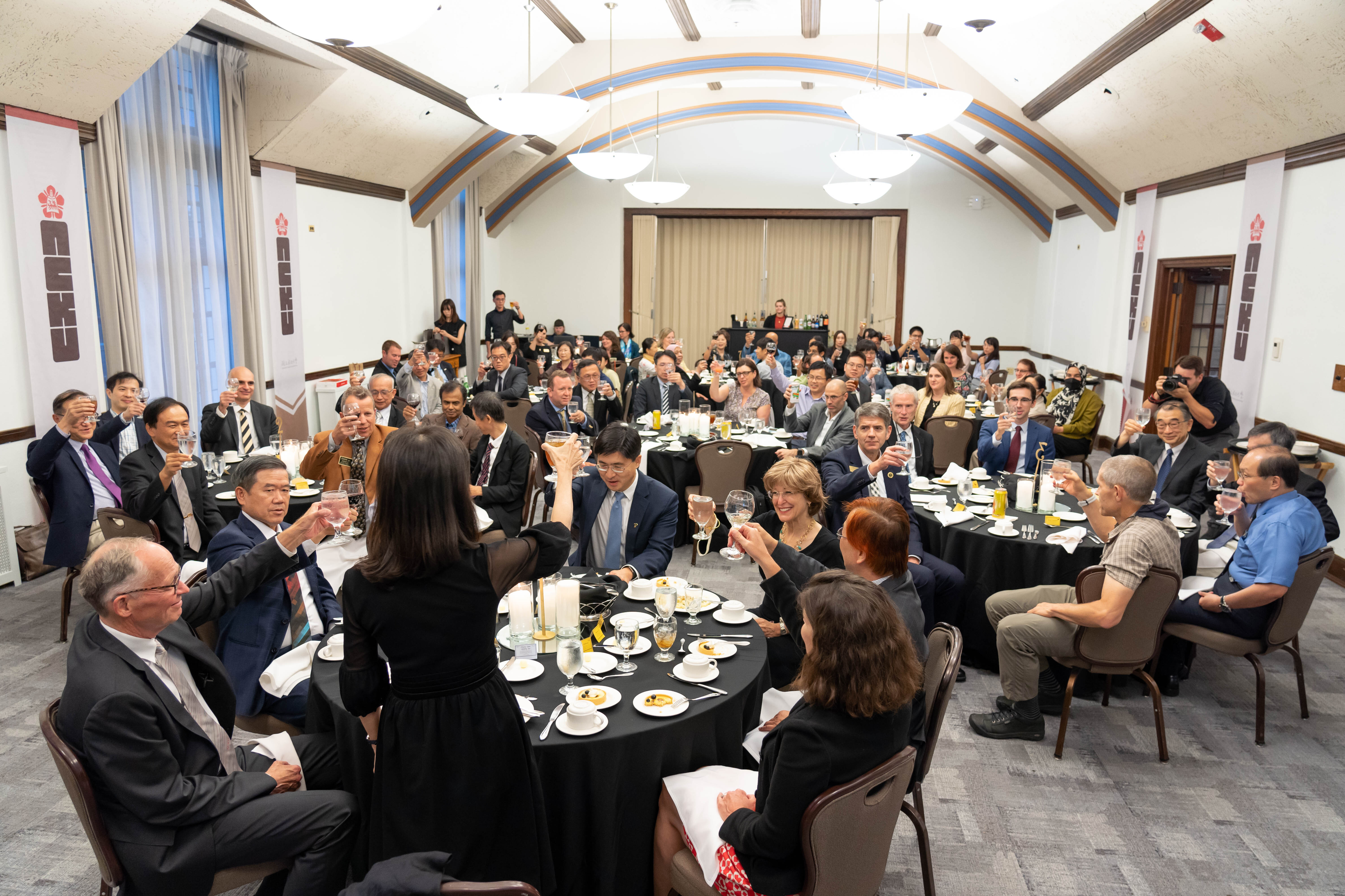 成大之夜晚宴,邀集成大與普渡大學師長共同慶祝雙方齊心走過70年,展望未來更緊密、更長久的策略夥伴關係