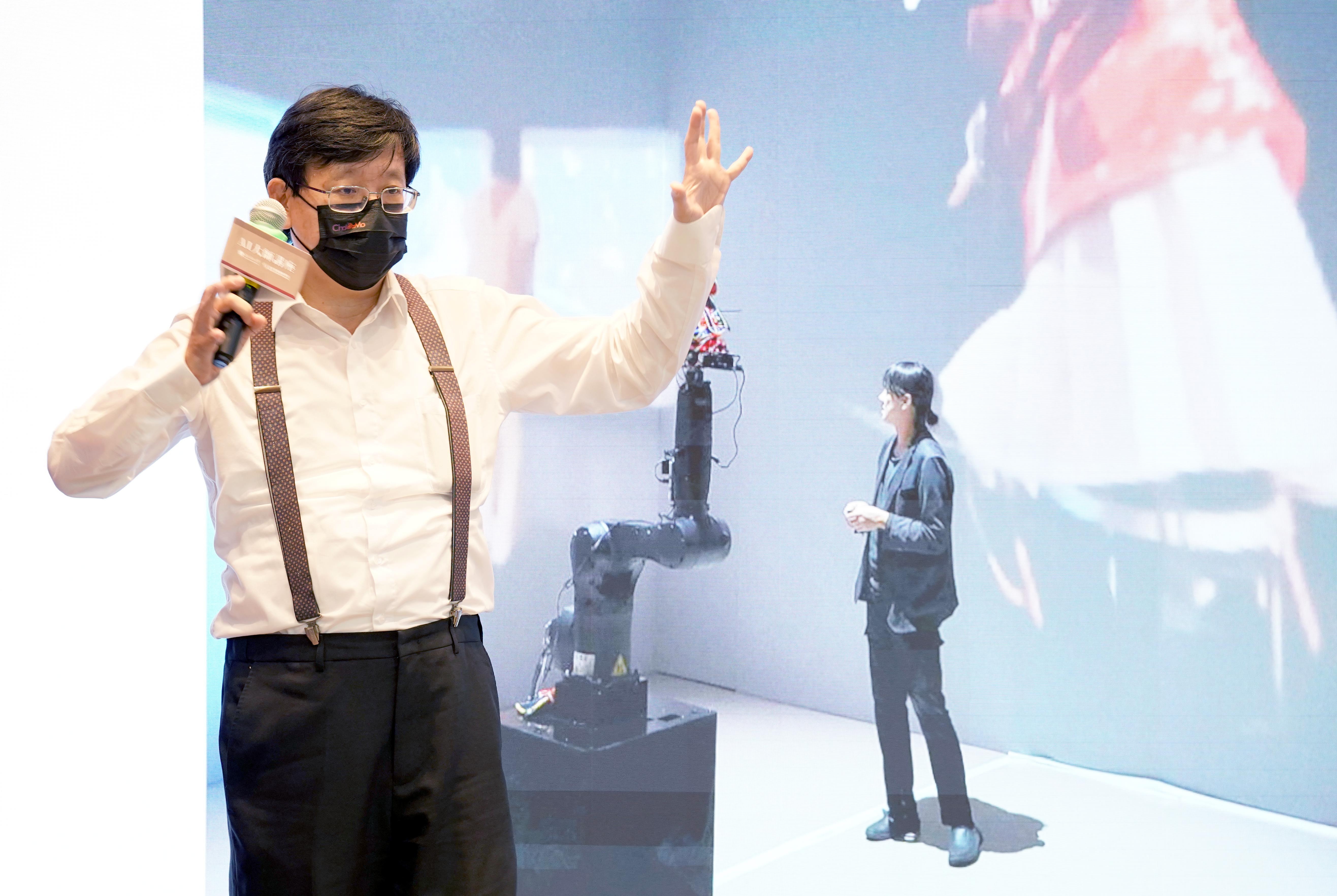 林一平表示,「MiinStore」的應用千變萬化,是各領域學生不用寫程式就可以盡情發揮創意的地方