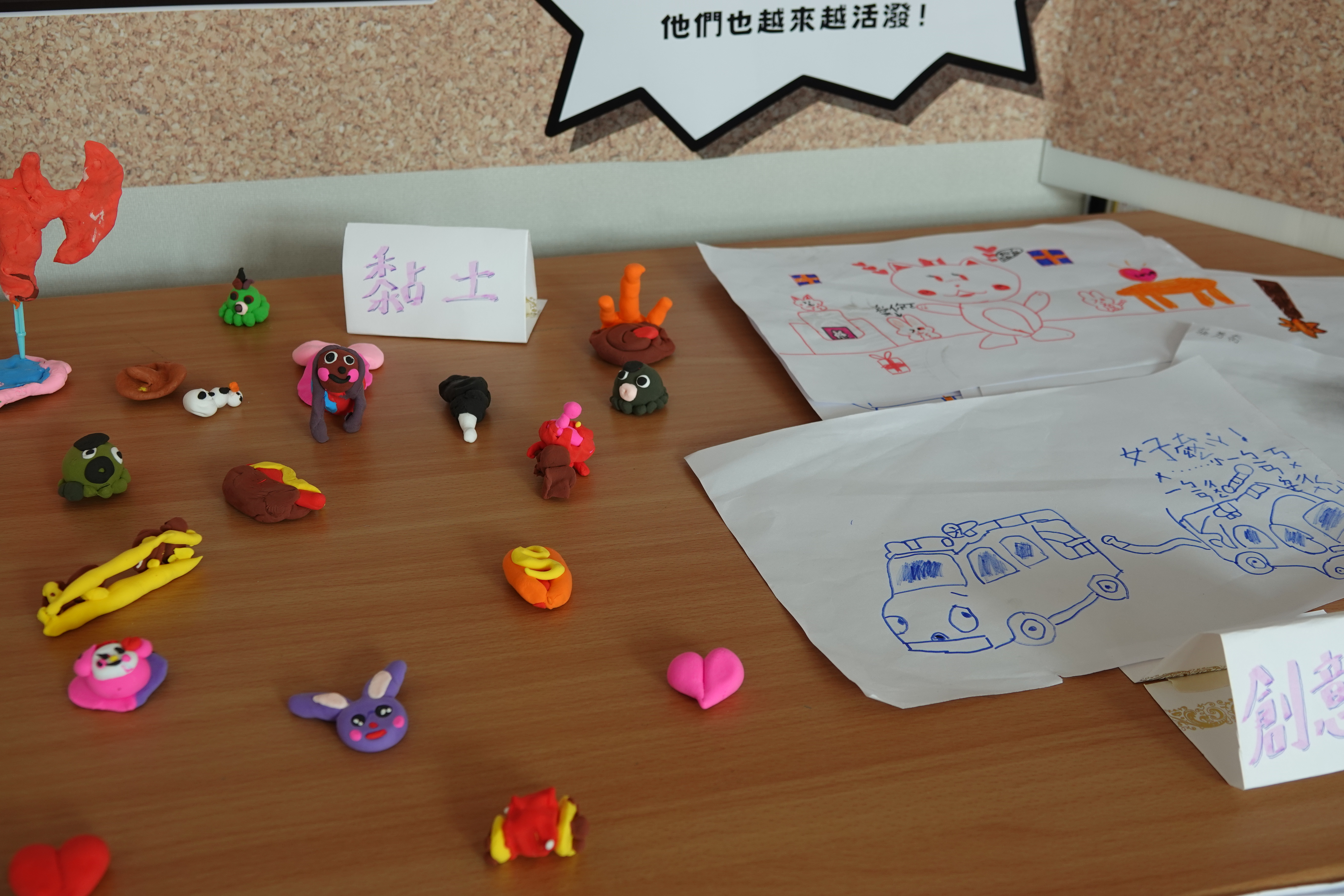 結合成大圖書館館藏資源、創造力、敘事力主題，搭配授課老師專業知識與學生的創意發想，「成大 Book 一市」移動圖書館教學服務持續傳遞知識分享的感動