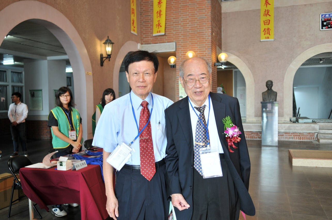 馬校長與翁老師於成大化工系友年會合影